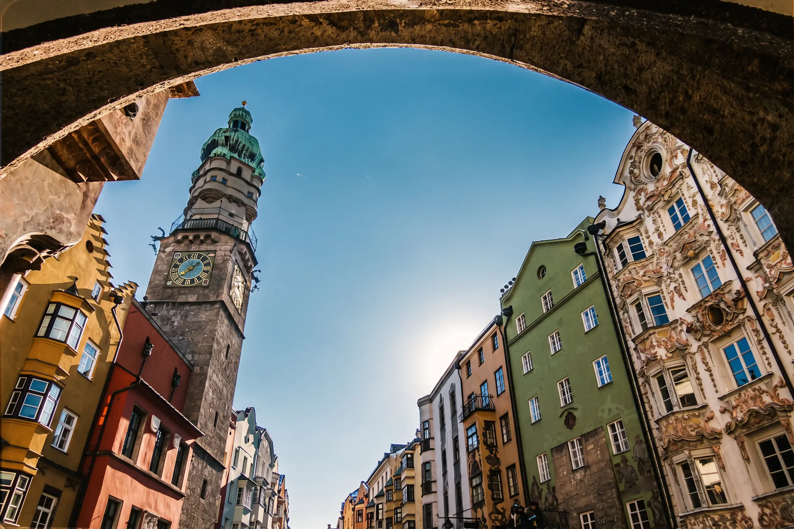 day-hero-famous-old-town-of-innsbruck-austria.webp