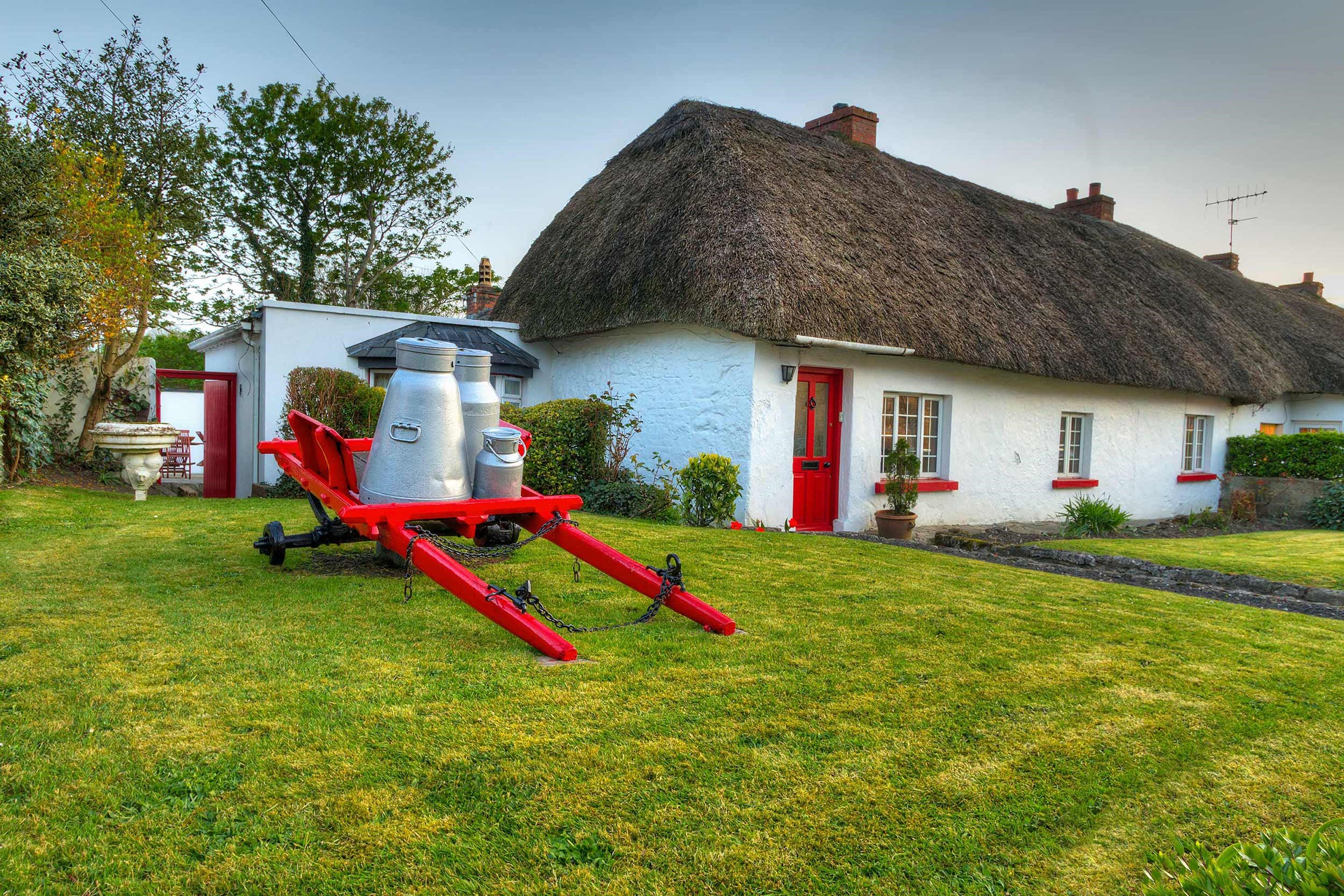 thatched-cottage-adare-ireland.jpg
