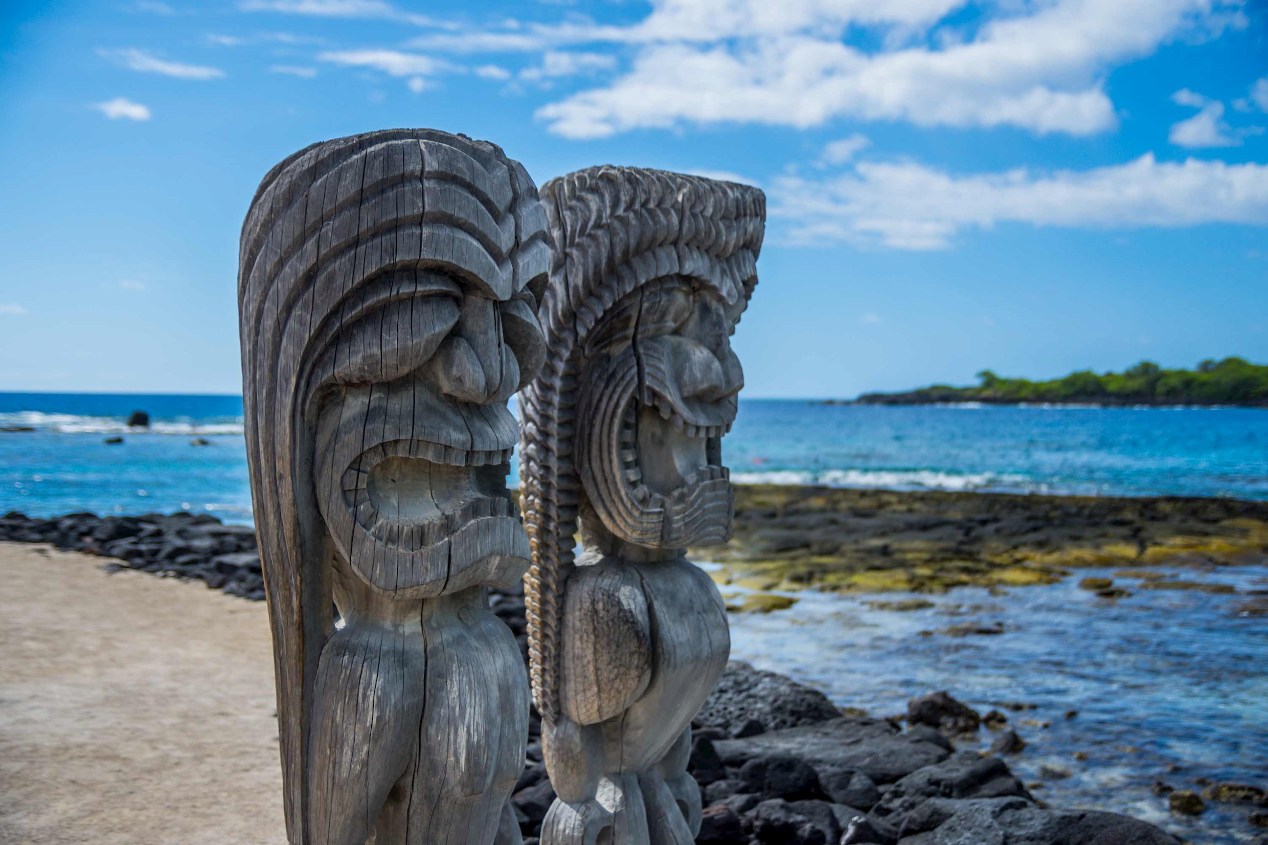 tiki-carvings-keauhou-bay-hawaii.jpg