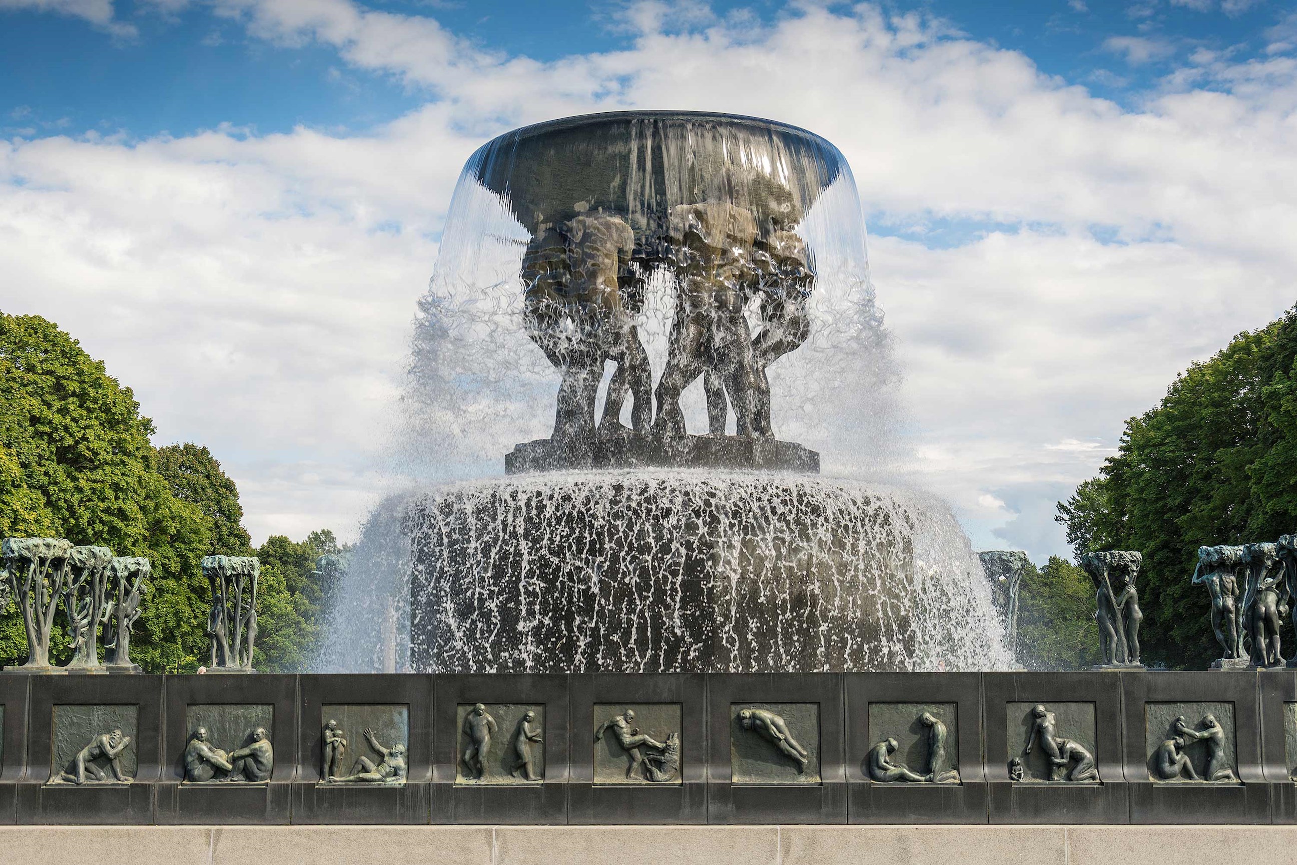 fountain-frogner-park-oslo-norway.jpg