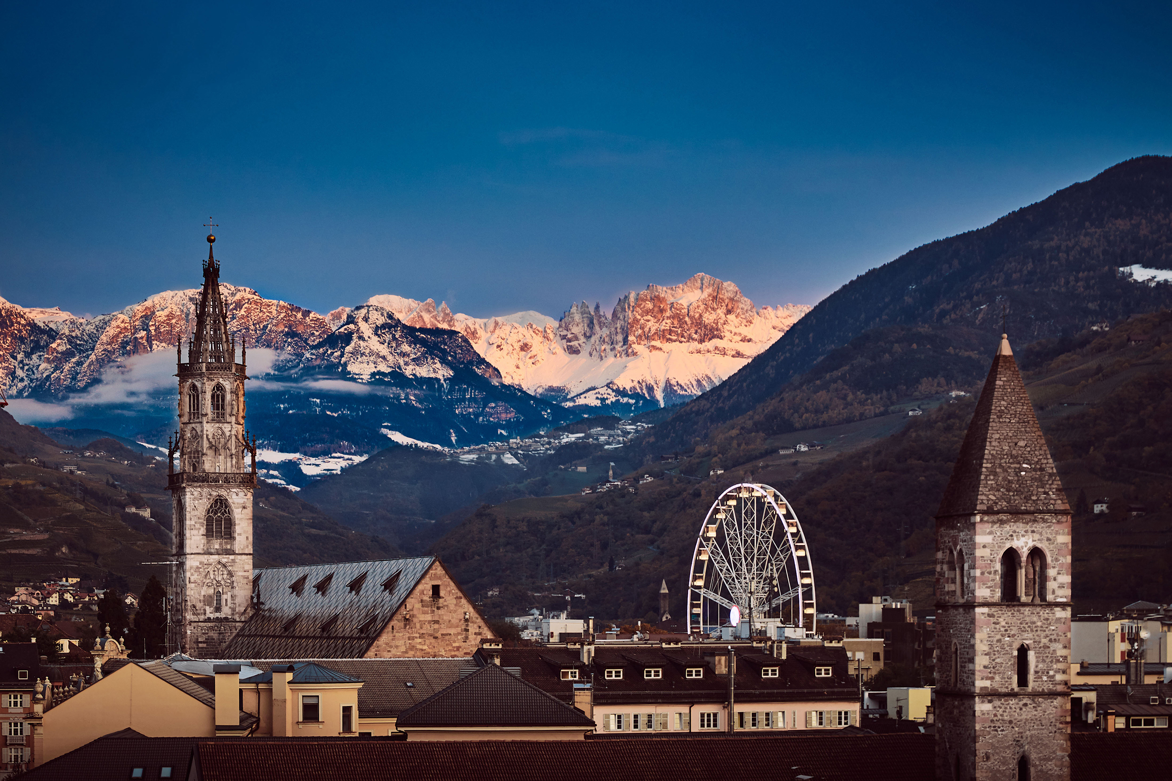 Dolomiti E La Ruota Panoramica Bolzano Italy