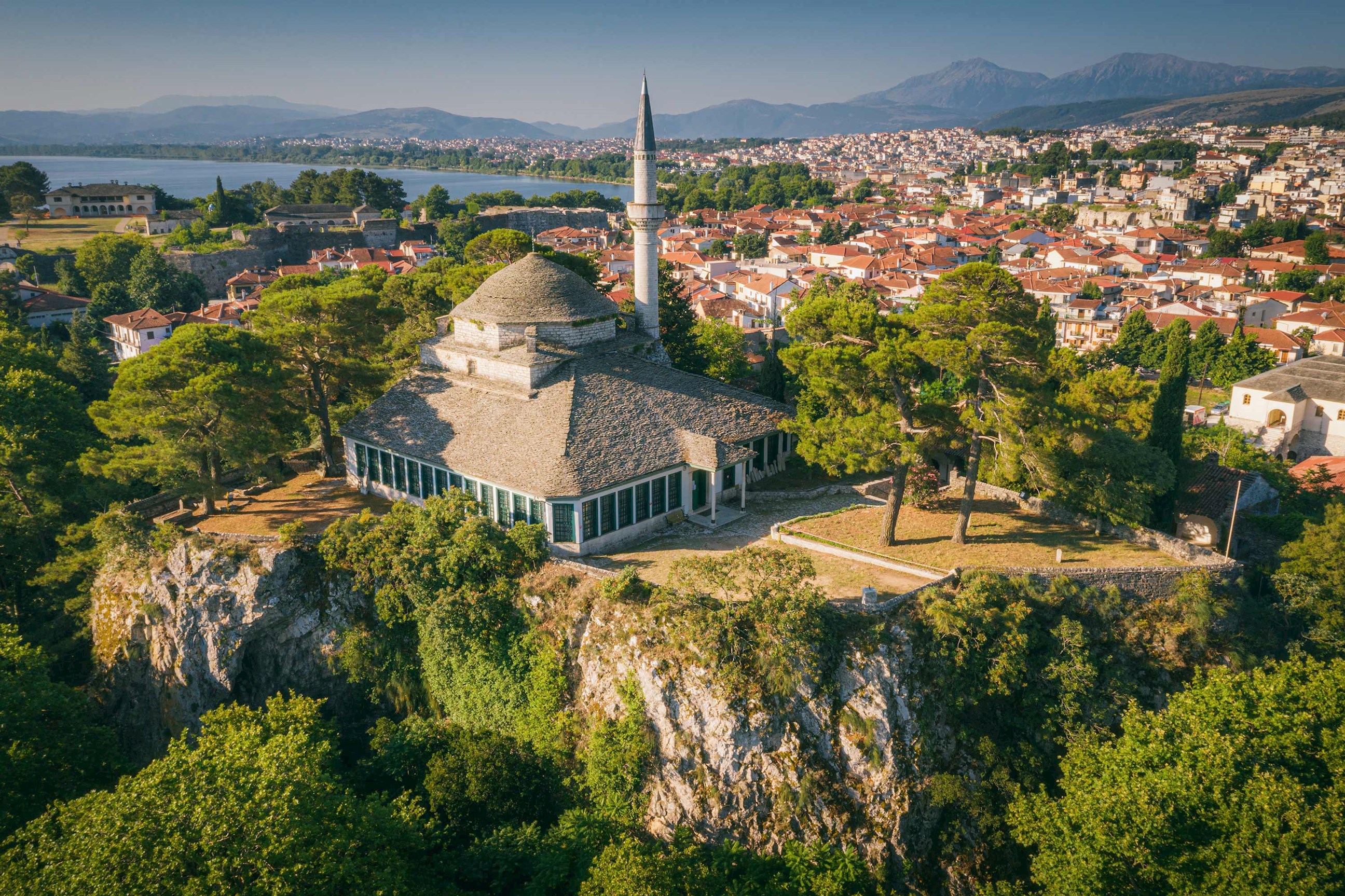 aslan-pasha-mosque-shore-lake-pamvotis-ioannina-greece.jpg