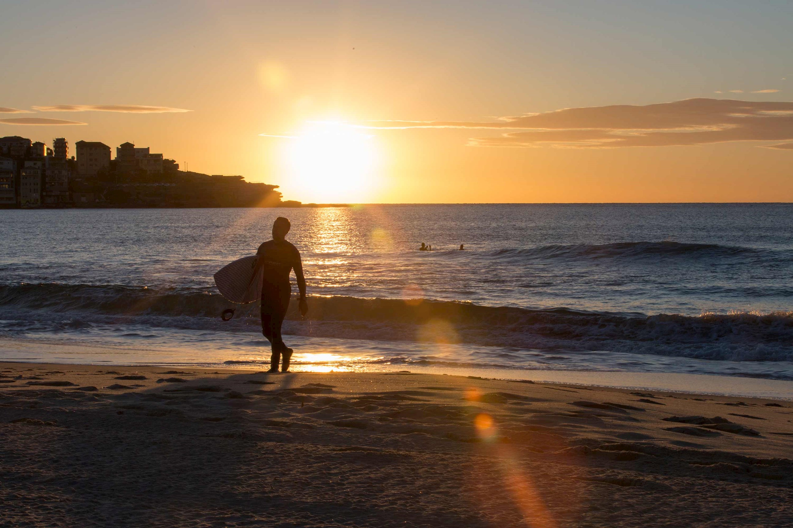 surfer-bondi-beach-australia.jpg
