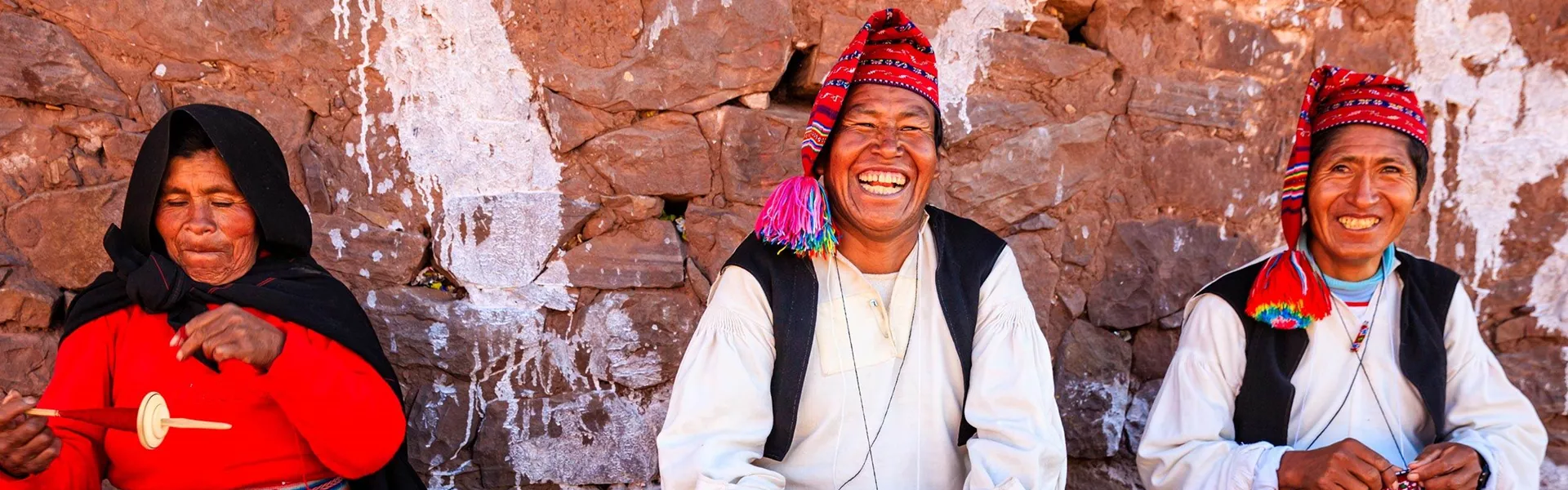 People knitting in Peru