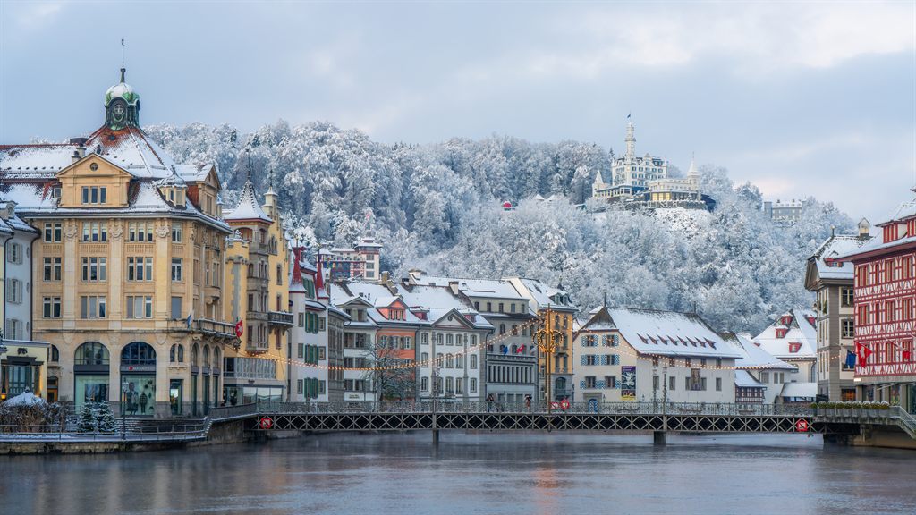 day-2-optional-experience-christmas-magic-lakeside-lucerne.jpg