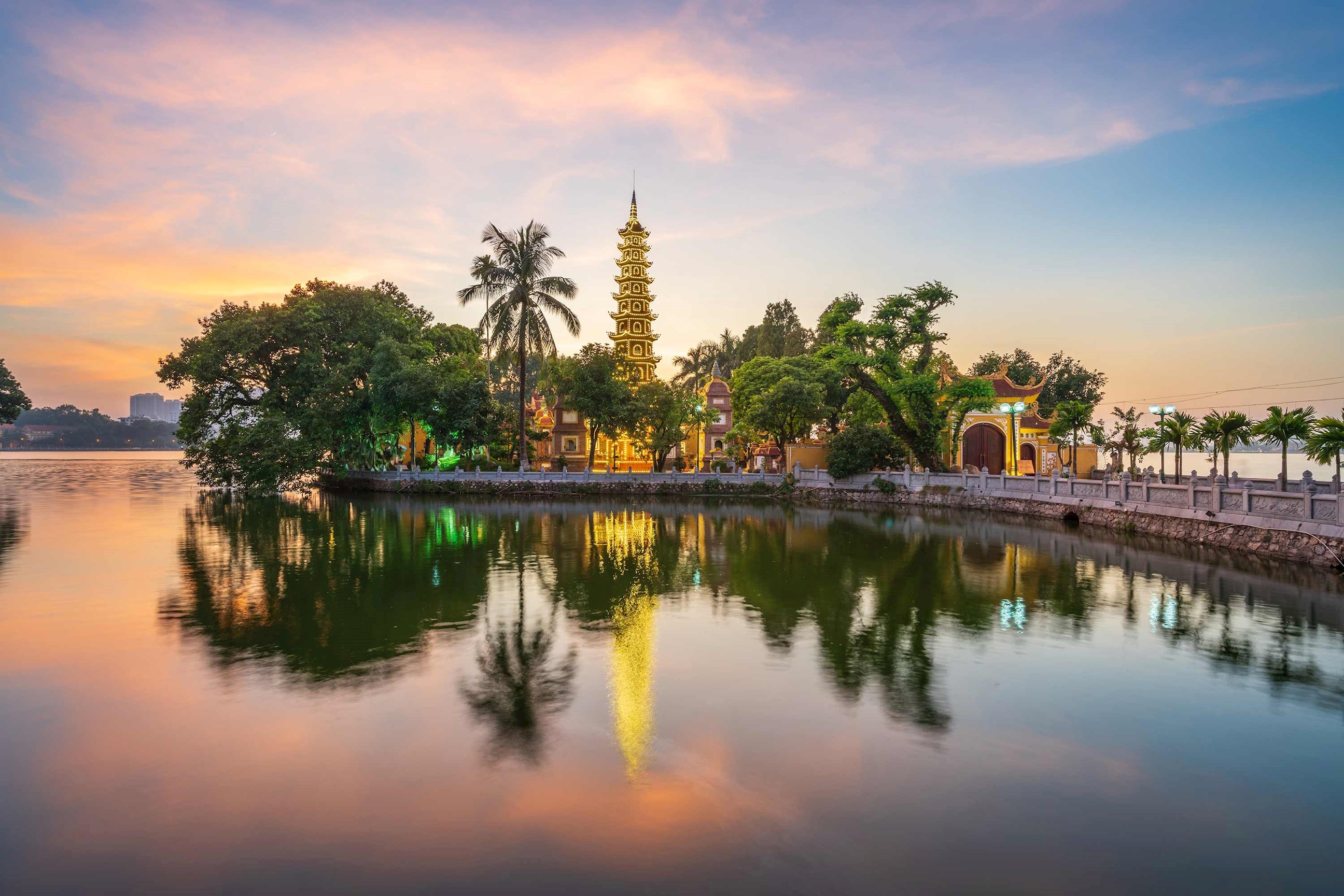 tran-quoc-pagoda-temple-hanoi-vietnam.jpg