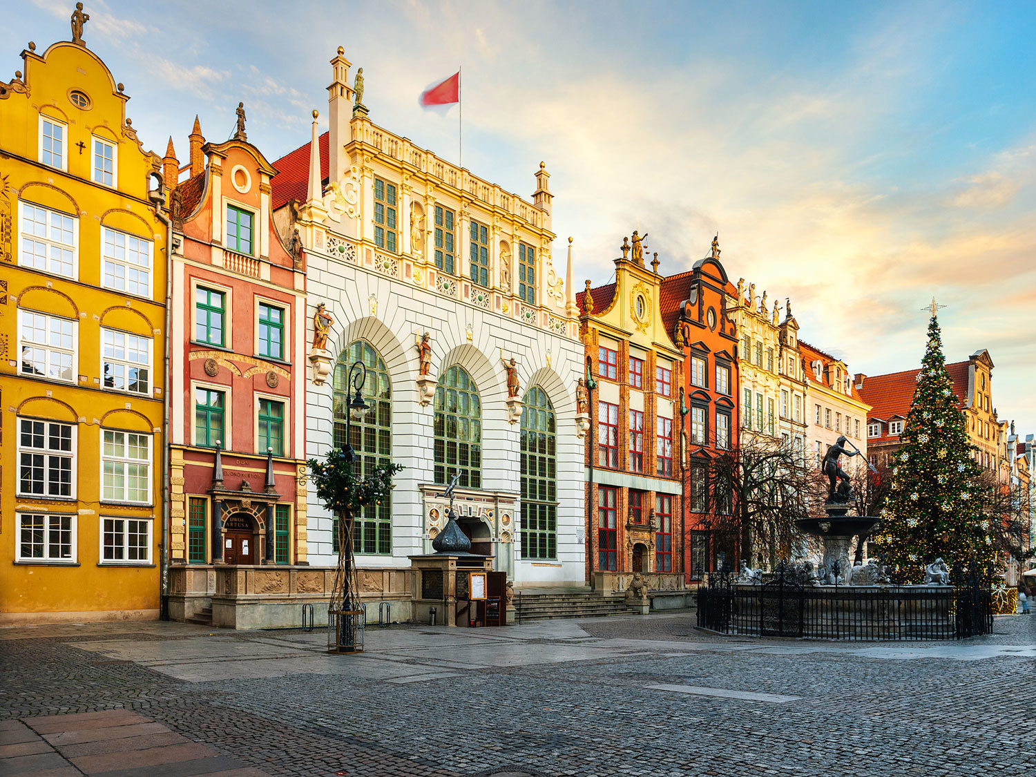 cityscape-of-old-town-square-in-gdansk-poland.jpg