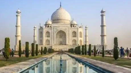 Taj Mahal on sunny day, Agra, India