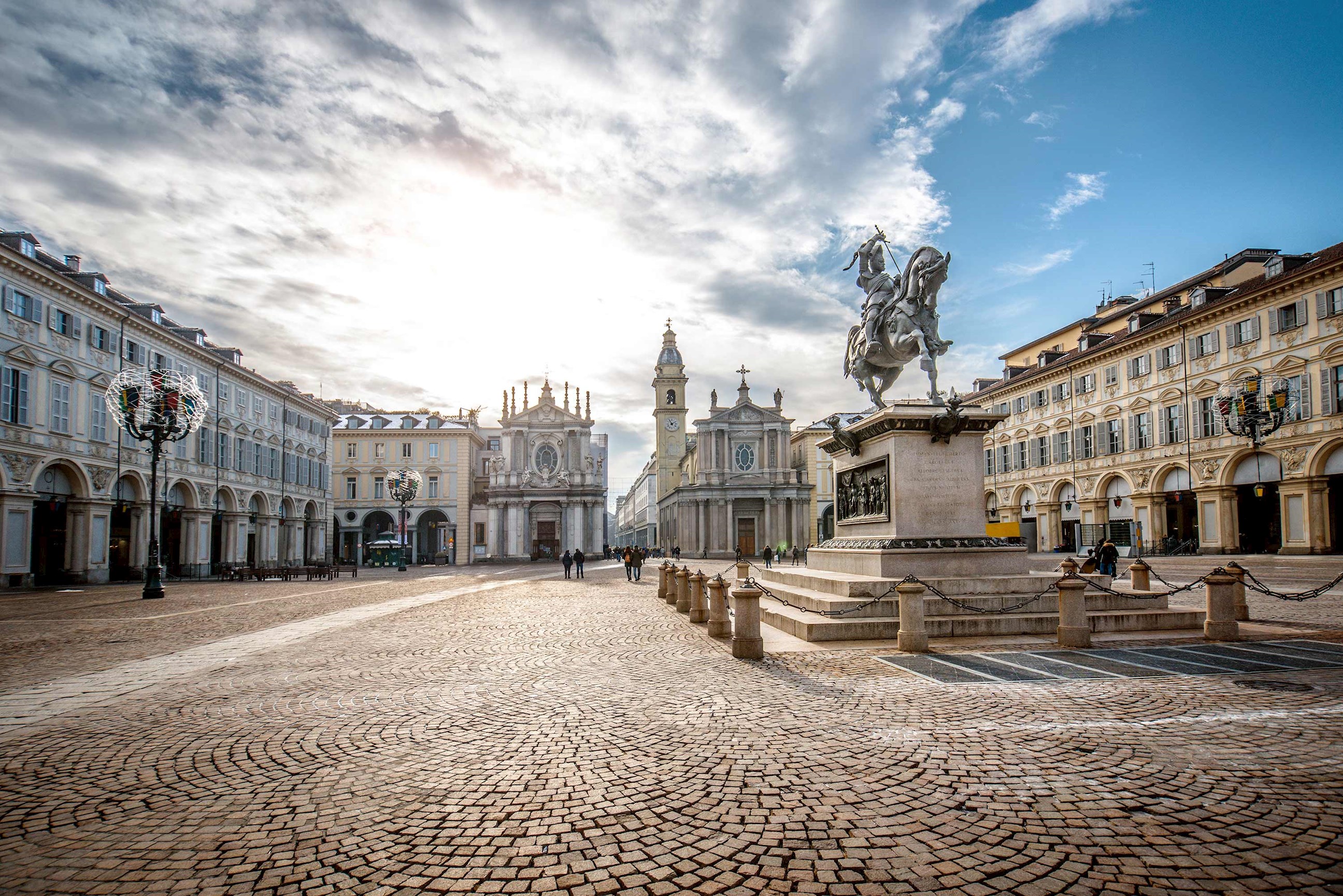 visit-turin-enjoy-walking-tour-city.jpg