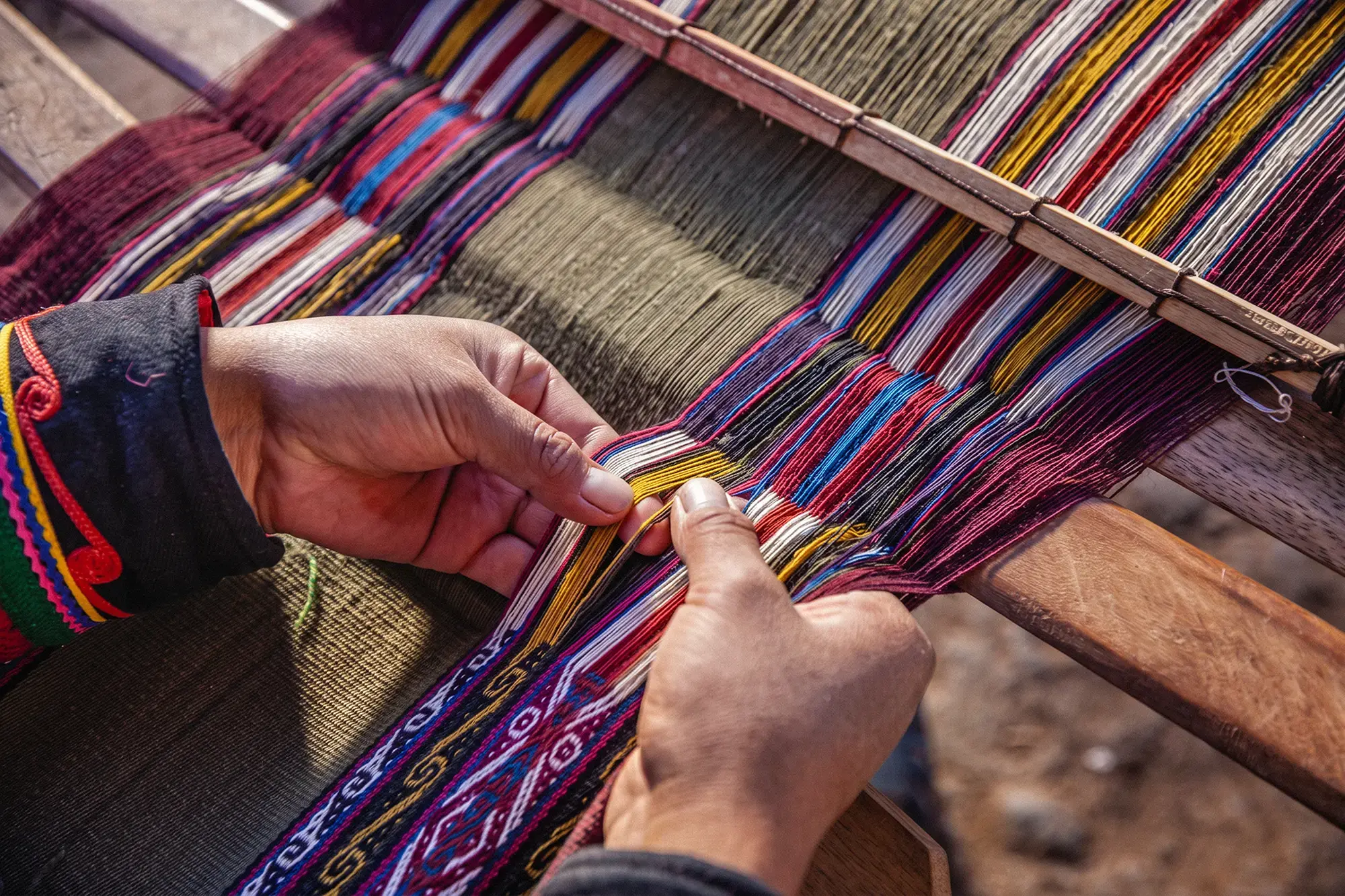 day-hero-peruvian-woman-weaving-the-sacred-valley-peru-1281680639.webp