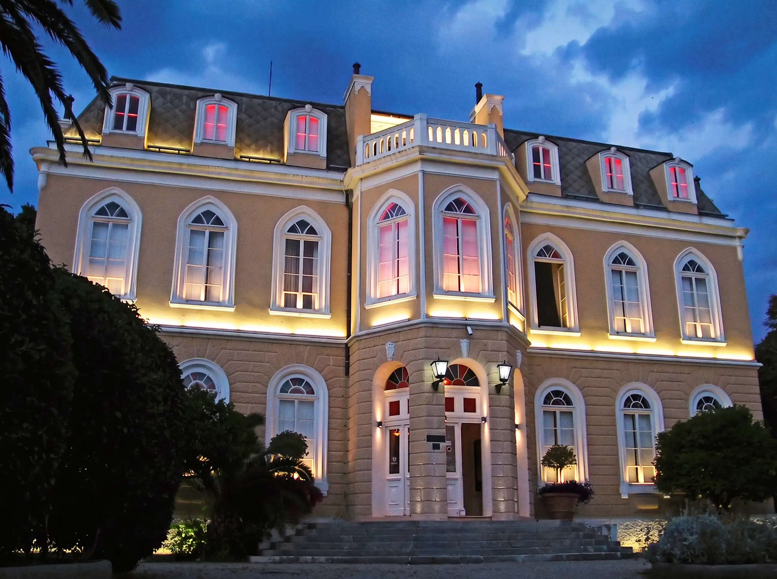 day-hero-king-nikola-palace-bar-montenegro-1622777899.webp