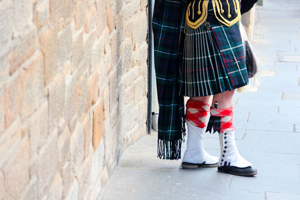 scottish-piper-traditional-kilt-edinburgh-scotland.jpg