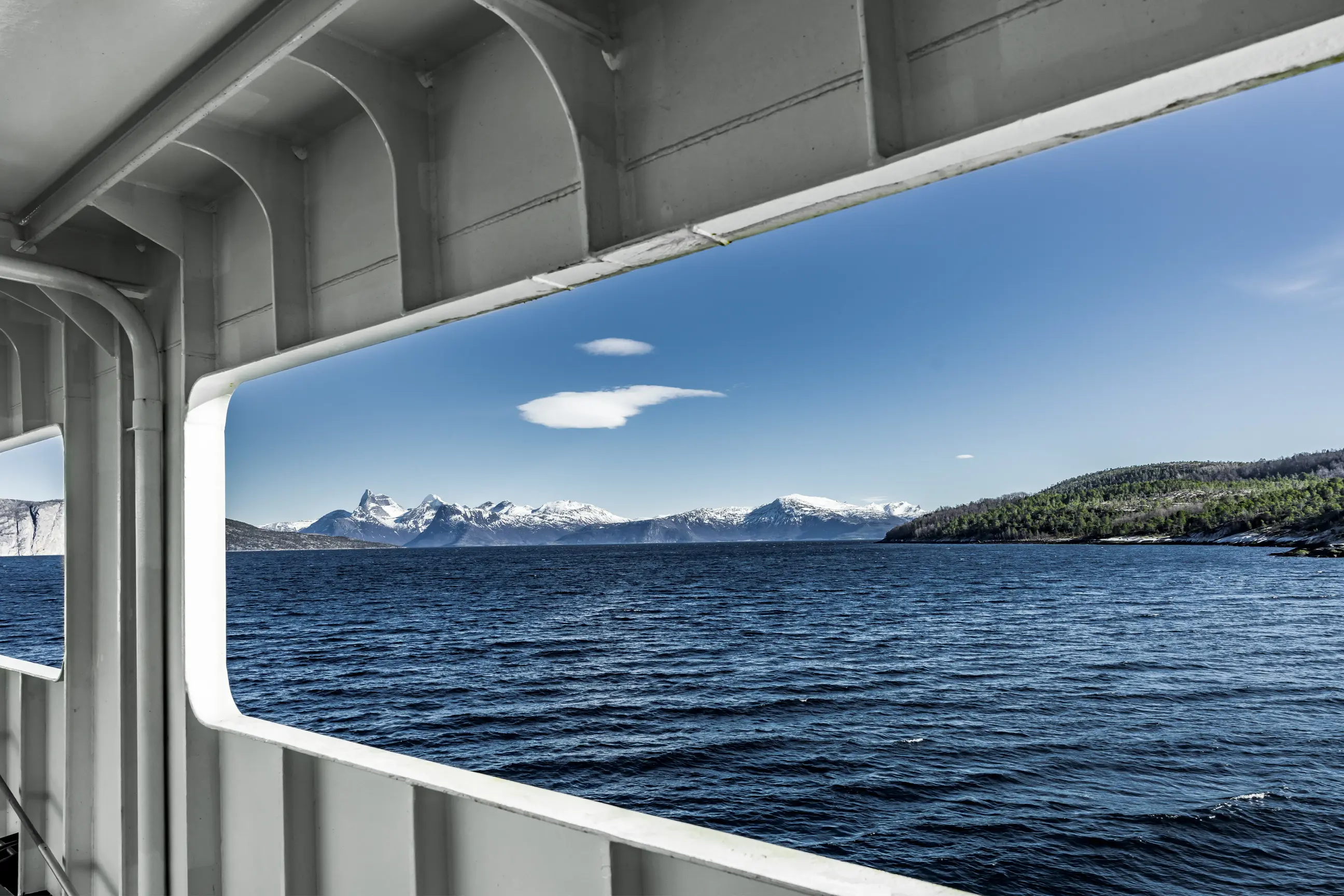 day-hero-ferry-to-the-tysjord-norway.webp