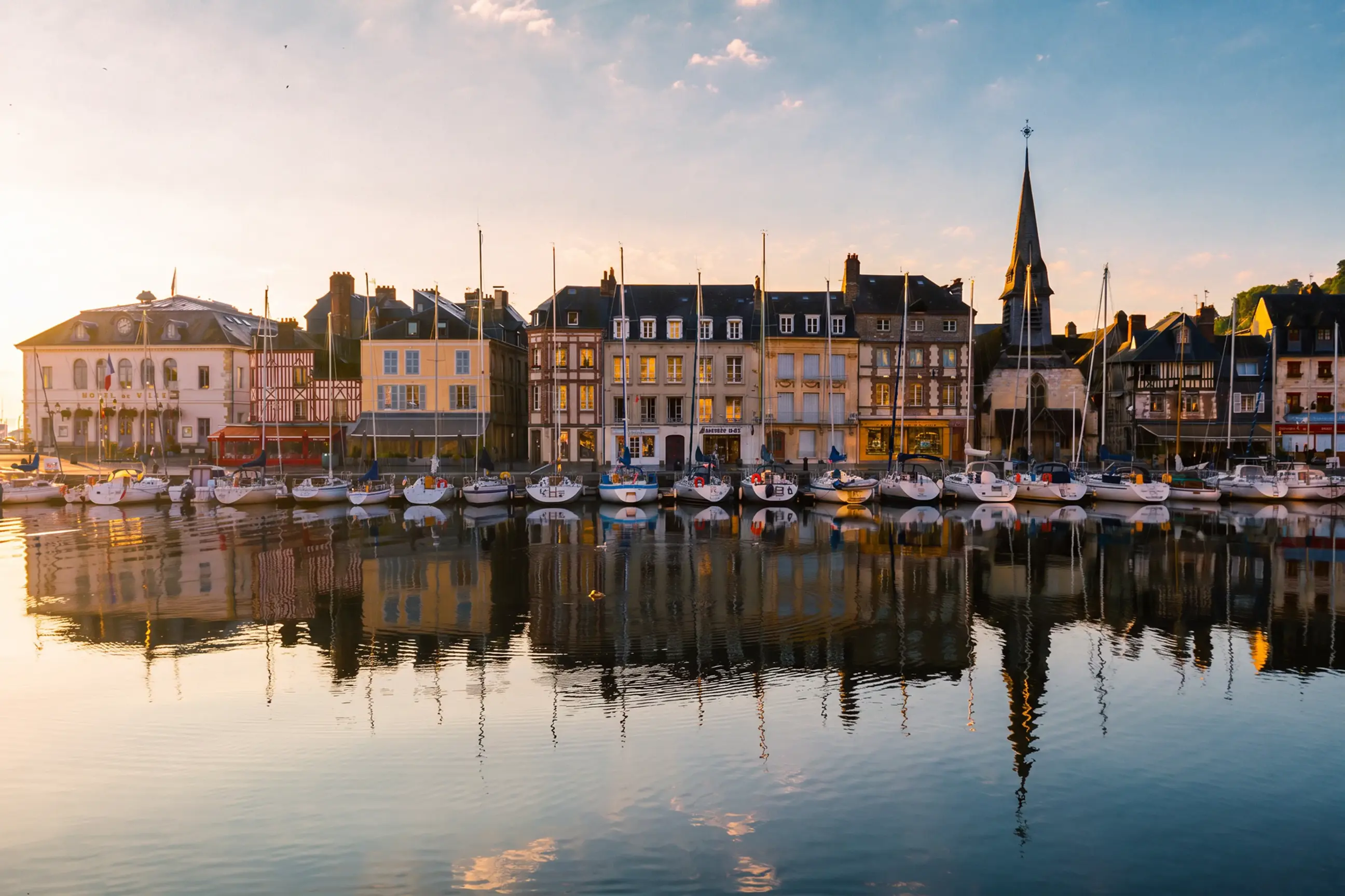 day-hero-morning-in-honfleur-normandy-france.webp