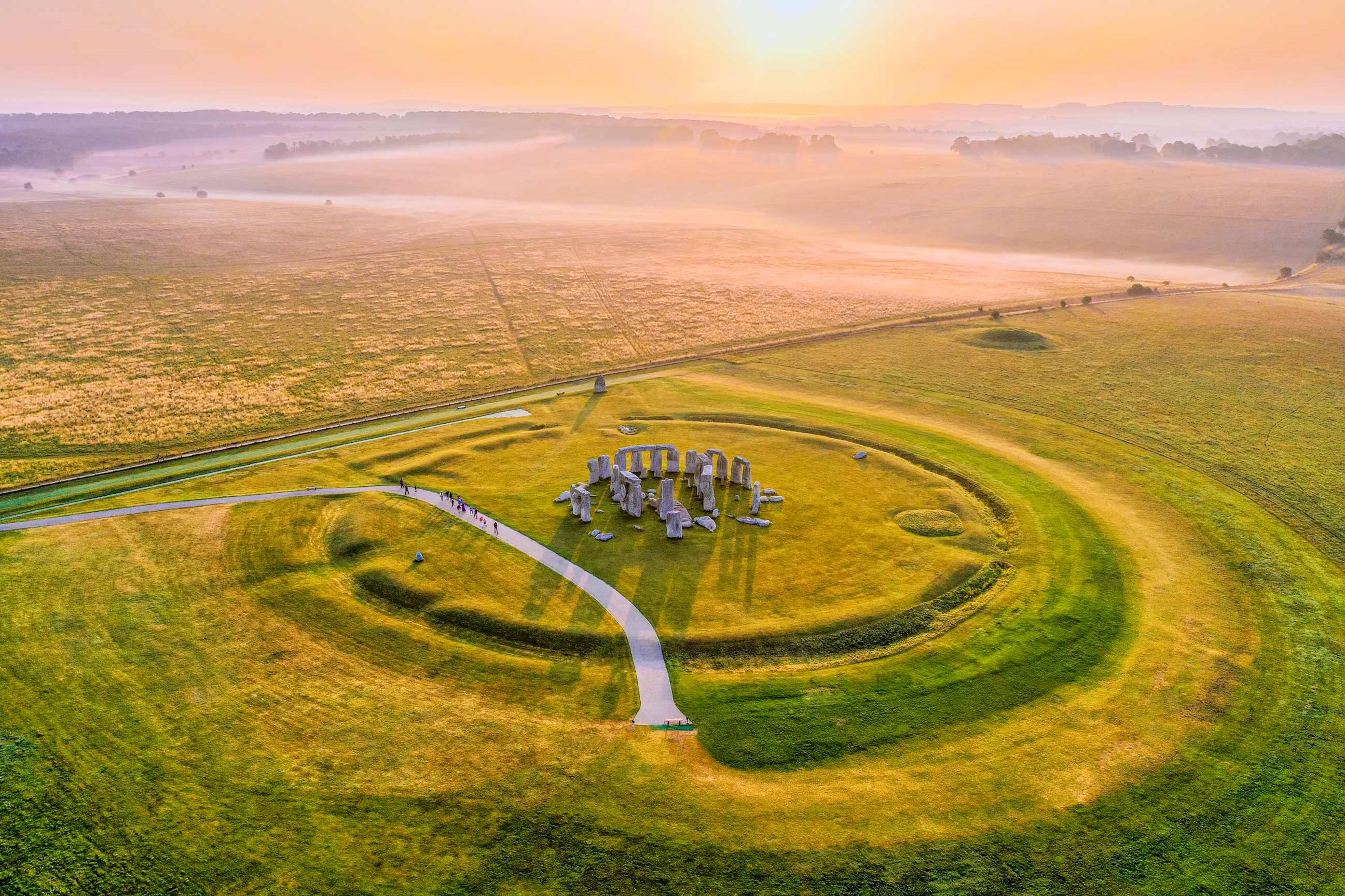 visit-historic-stonehenge-england.jpg