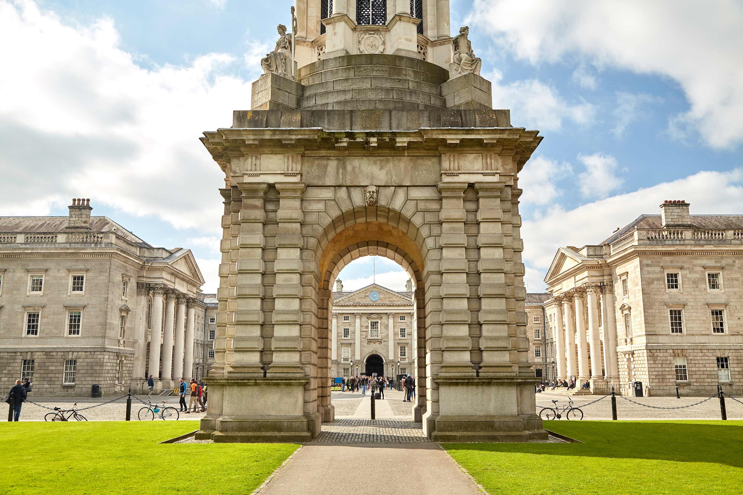 trinity-college-dublin-ireland.jpg