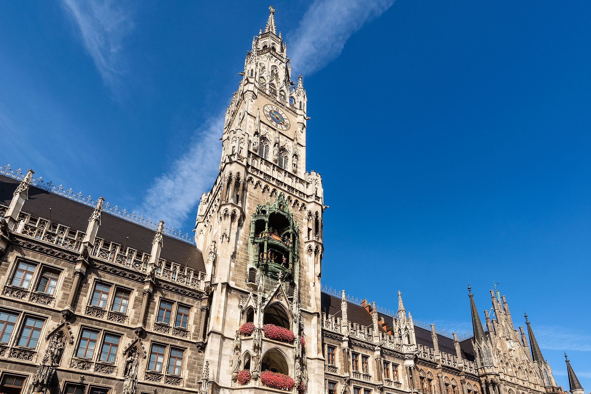 glockenspiel-marienplatz-munich-germany.jpg