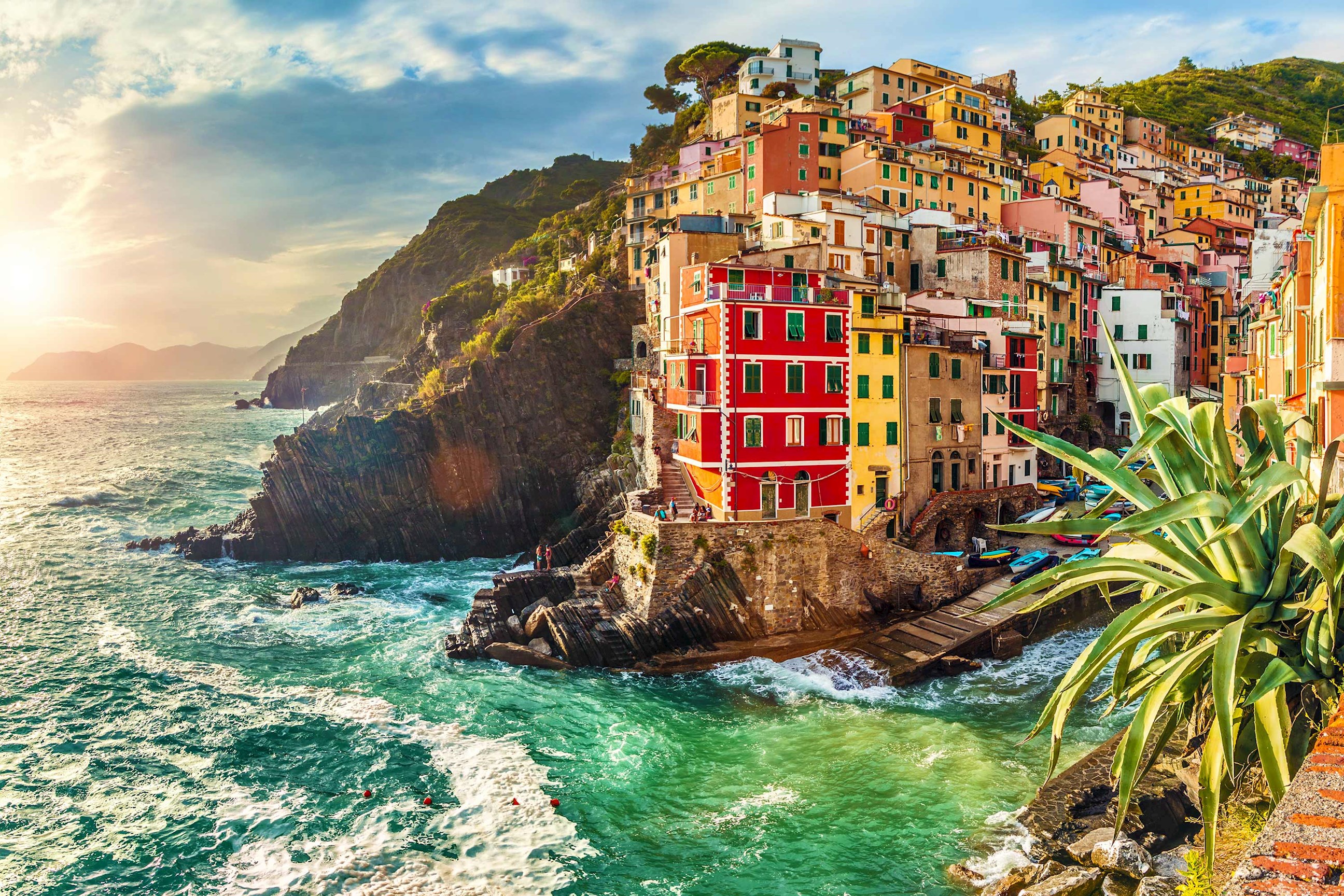 Colourful cliffside houses of Riomaggiore overlooking turquoise waters in Cinque Terre