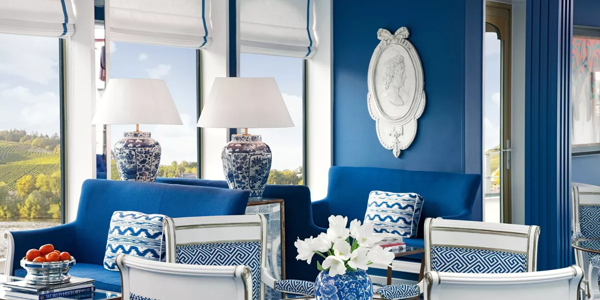 Large Trafalagr Verity Main Lounge