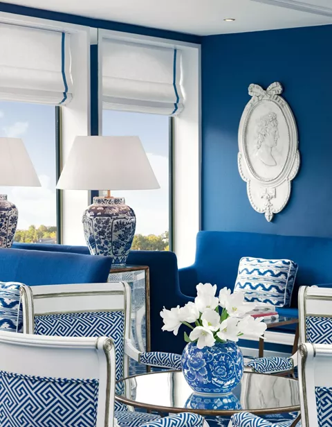 Large Trafalagr Verity Main Lounge