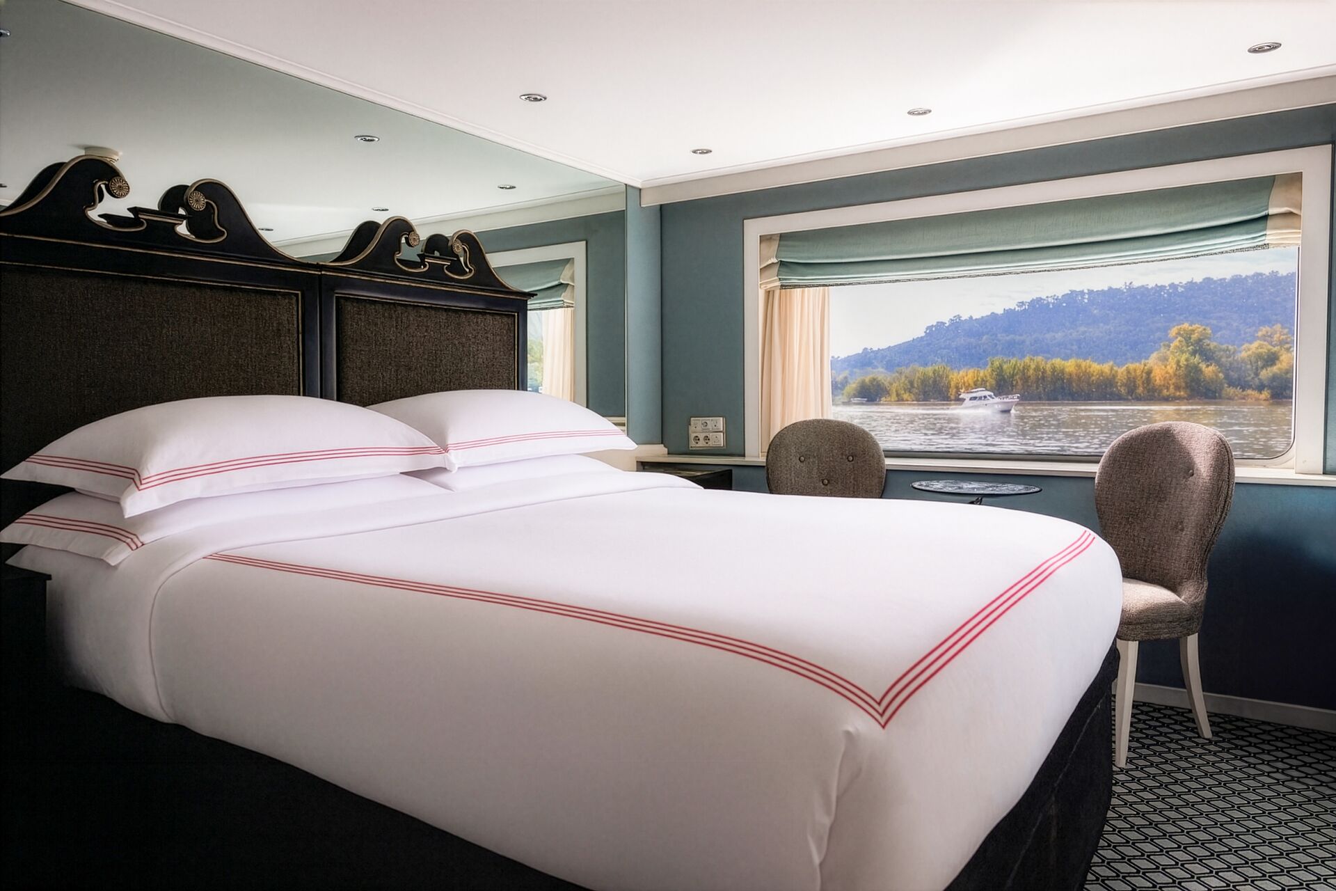 Large Trafalgar Reverie Deluxe Cabin