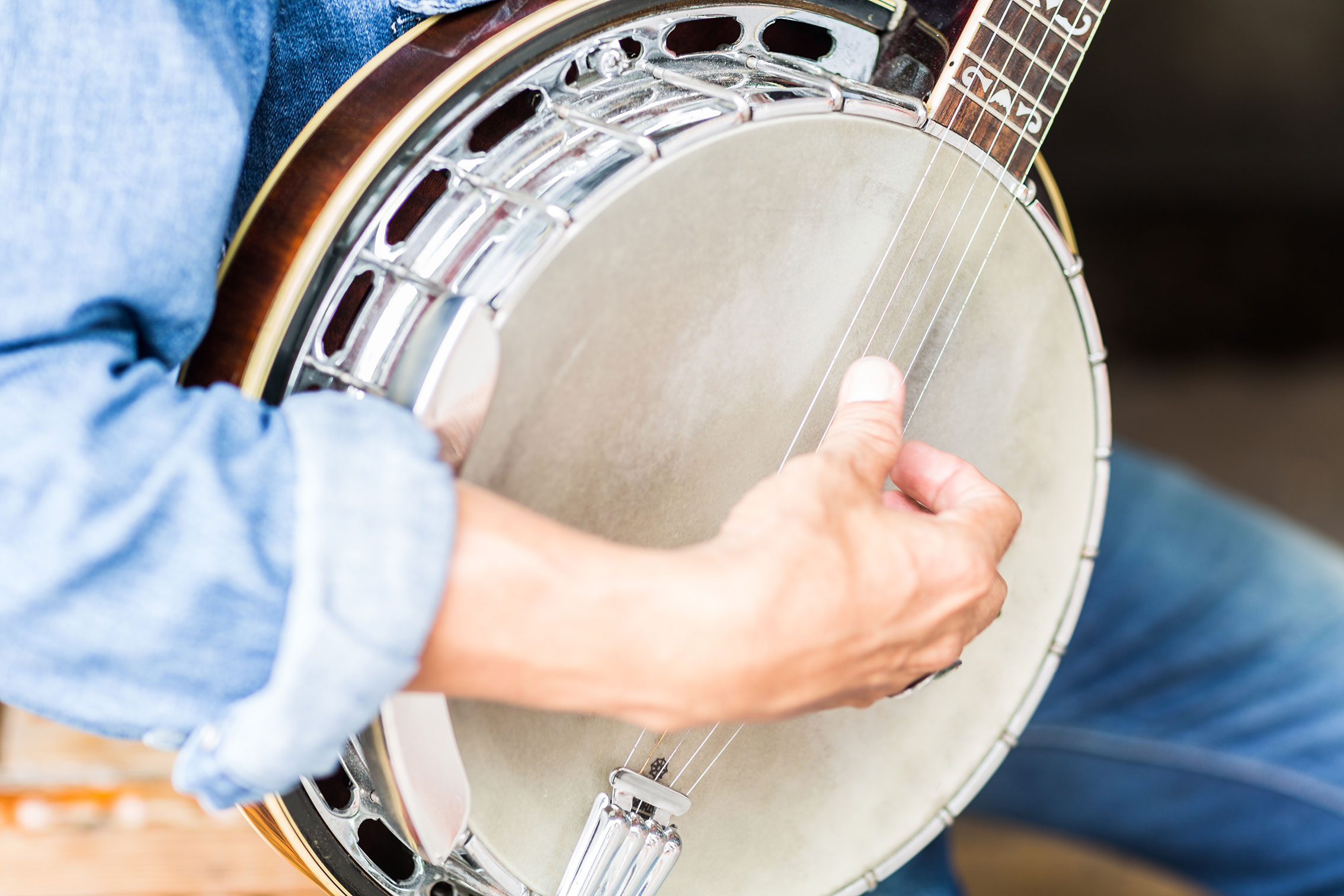 man-playing-a-banjo-1043341474.jpg