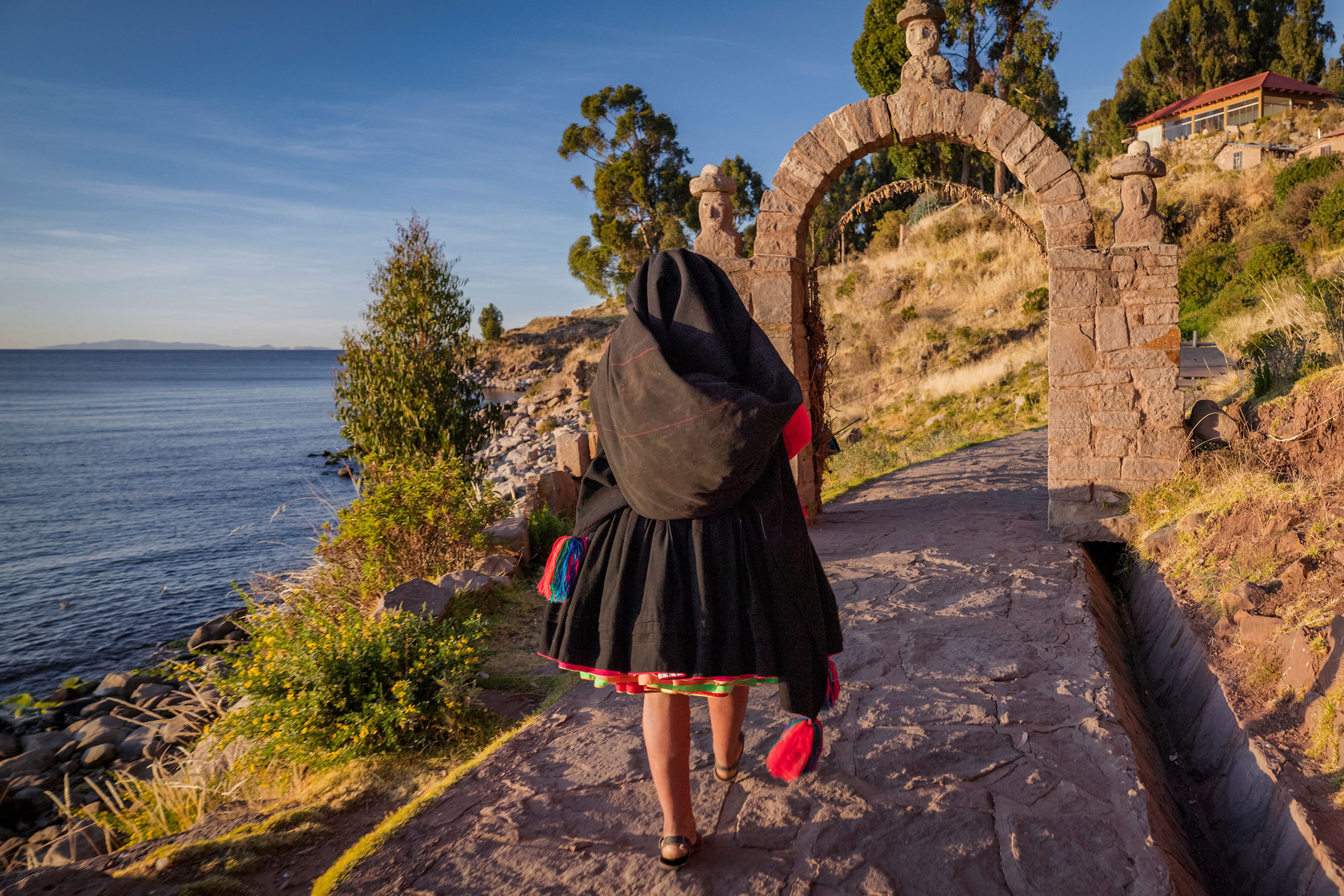 woman-weaving-wool-hand-taquile-island-lake-titicaca-peru.jpg