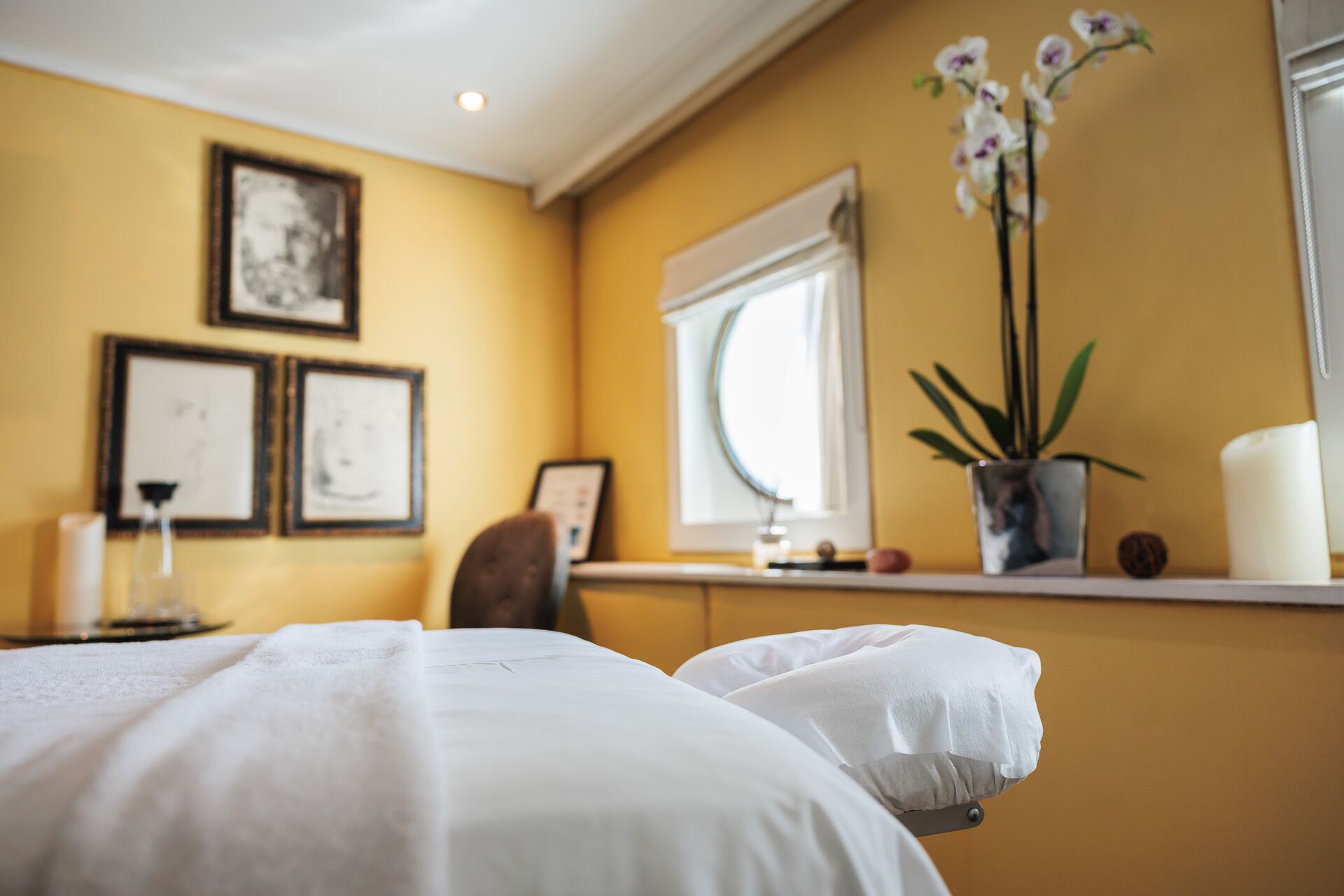 Large Trafalgar Reverie Spa Massage Therapy Room