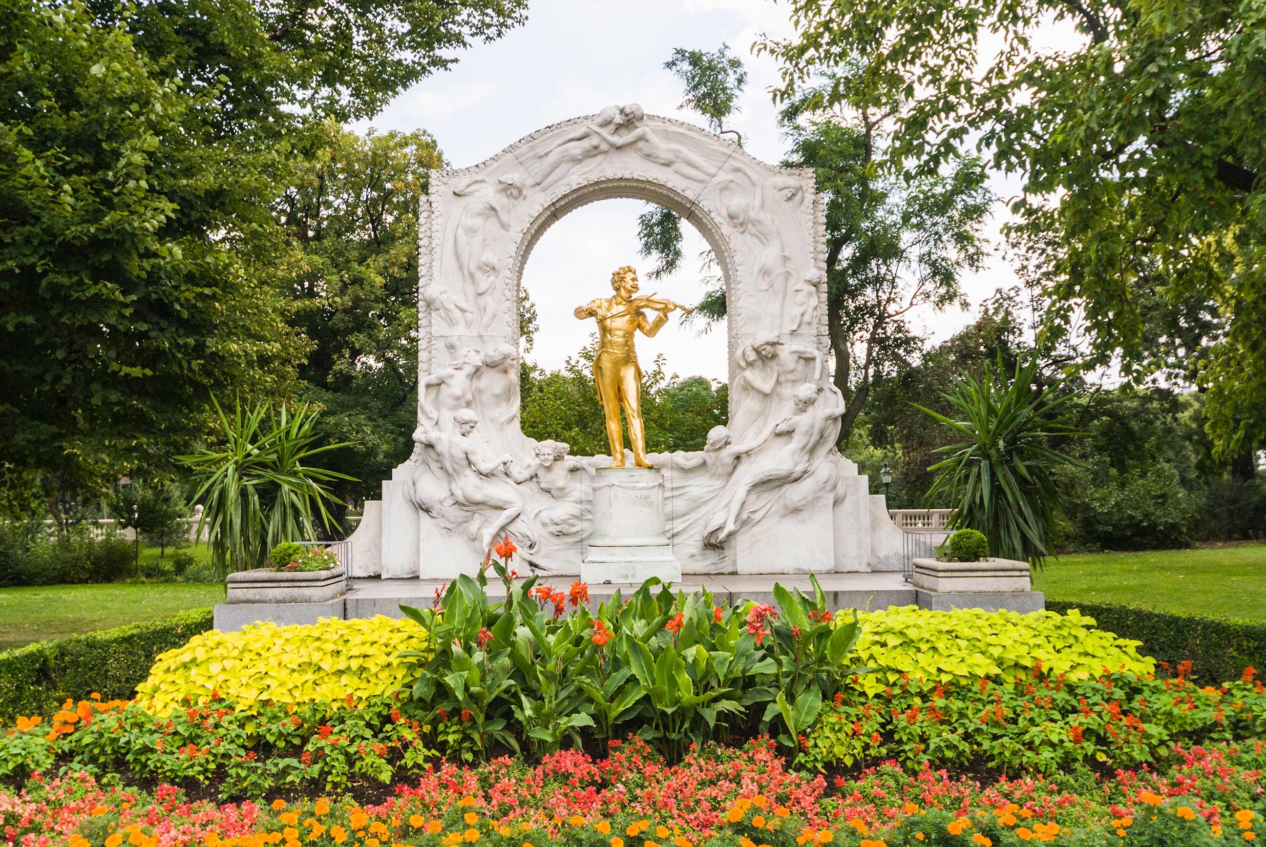 strauss-monument-stadt-park-vienna-austria.jpg