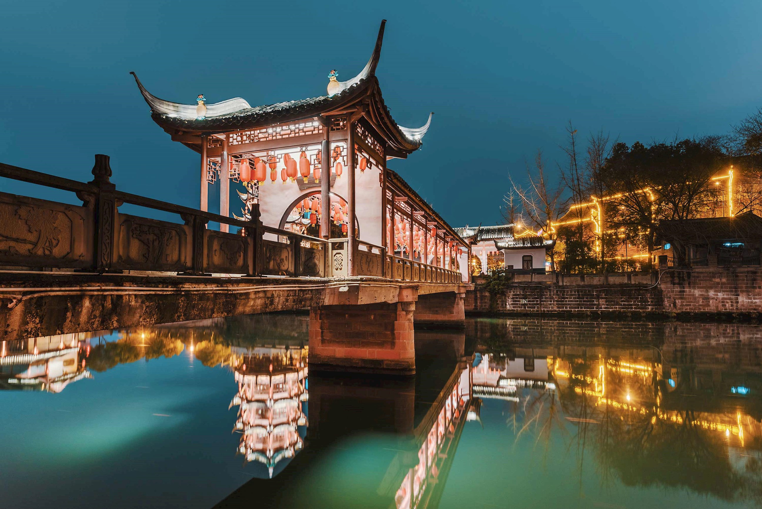 baihuatan-traditional-bridge-chengdu-china.jpg