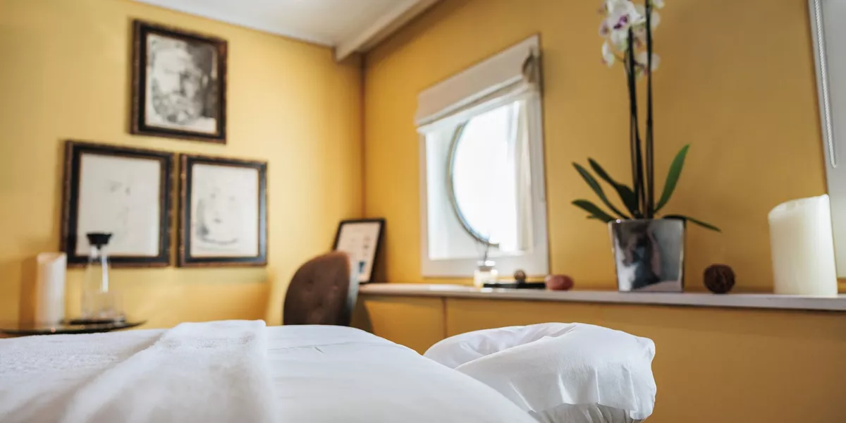 Large Trafalgar Reverie Spa Massage Therapy Room