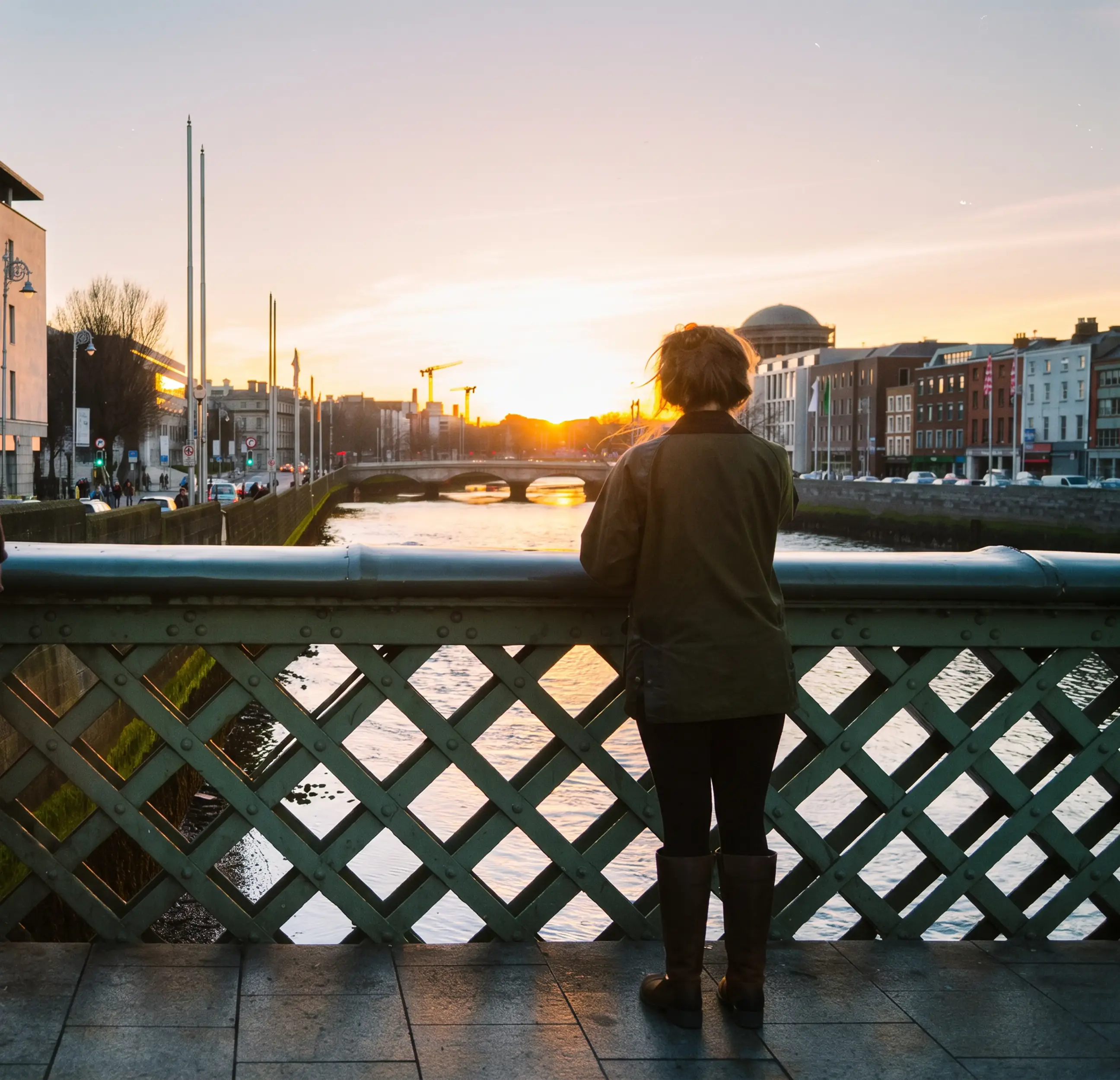 day-hero-grattan-bridge-dublin-ireland-519210410.webp