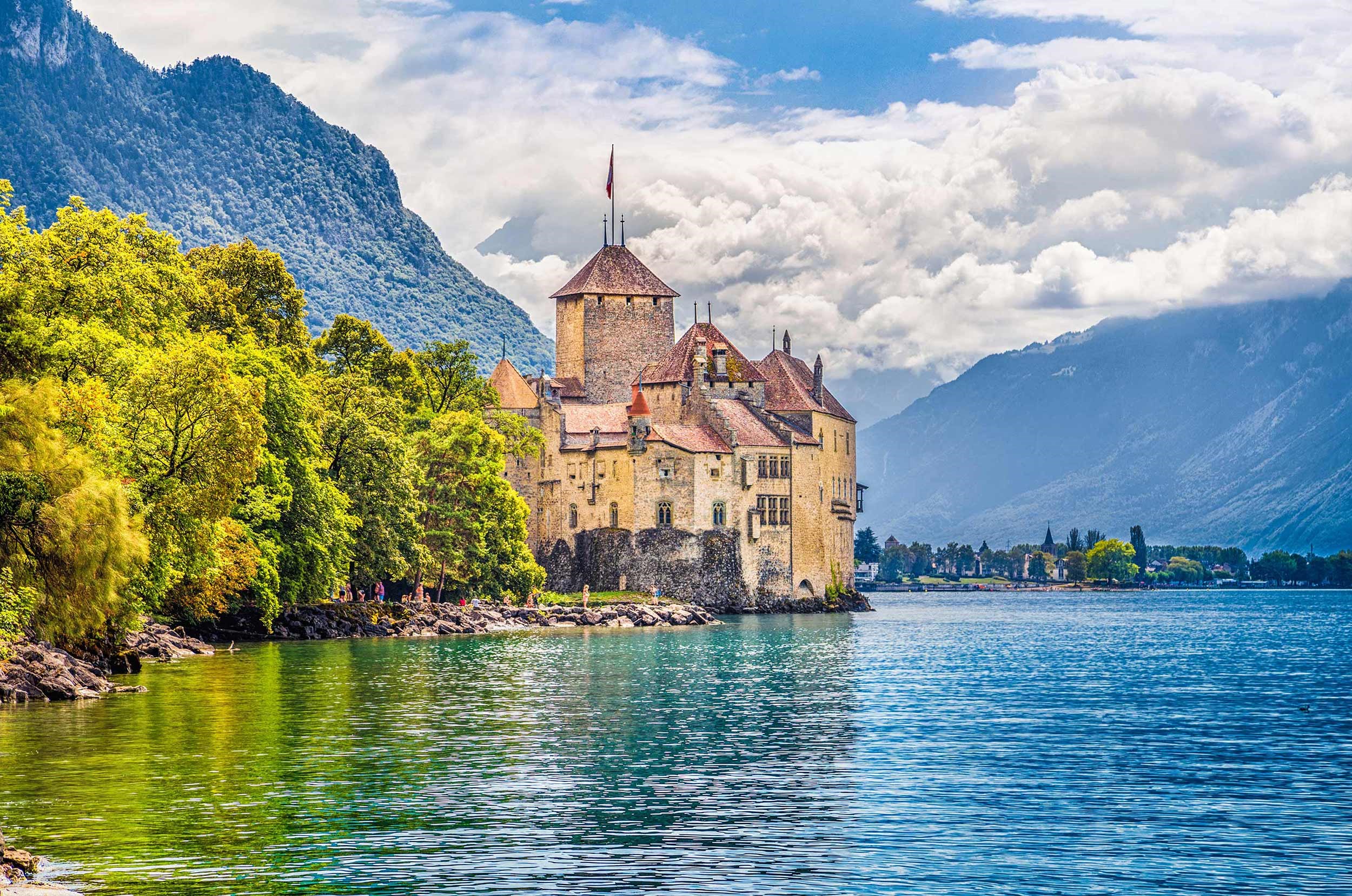 chateau-de-chillon-lake-geneva-switzerland.jpg