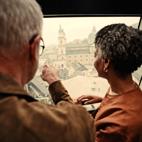 ttc_trar_hn1394324_man-woman-sightseeing_04170_v1_srgb.png