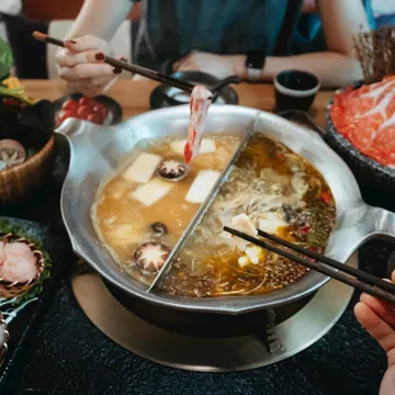 enjoy-shabu-shabu-dinner-drinks-kanazawa-japan.jpg