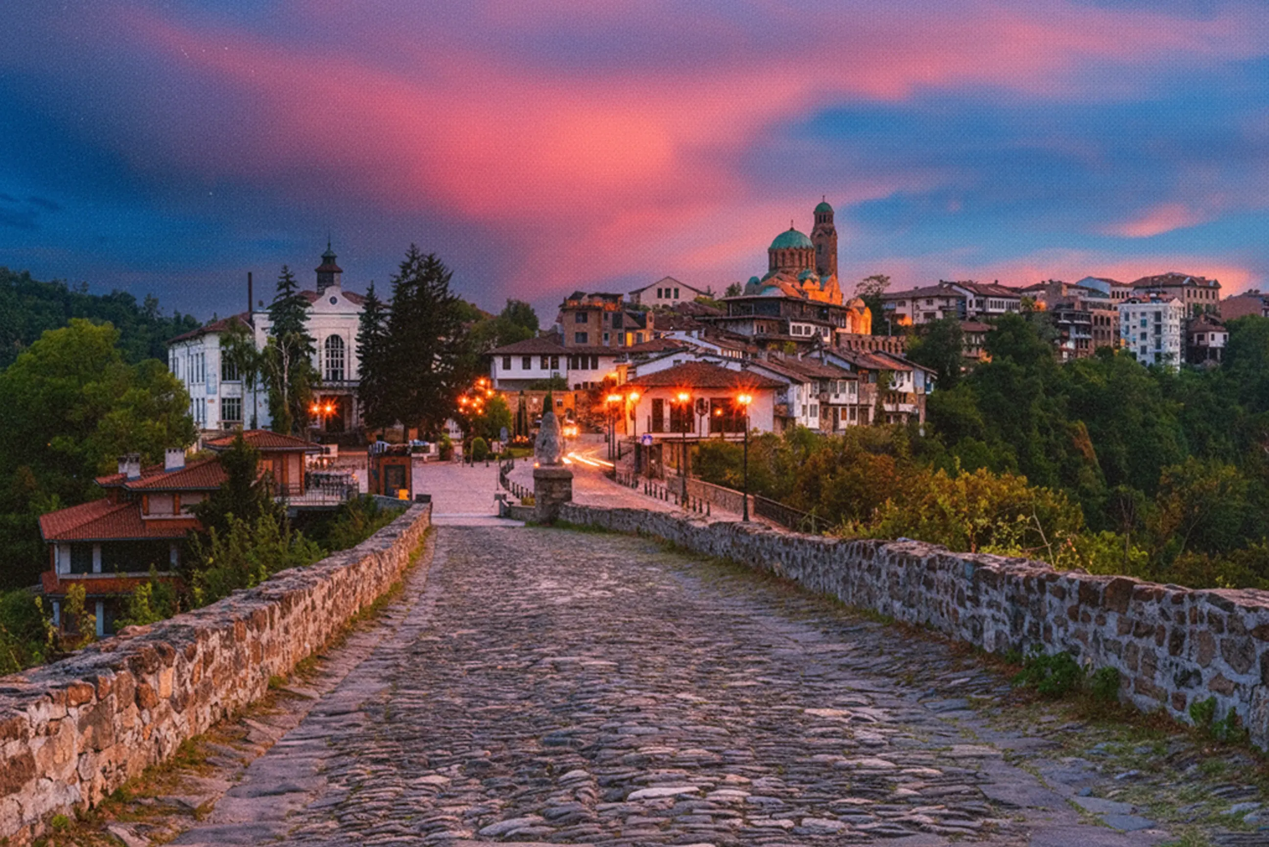 day-hero-tsarevets-old-town-veliko-tarnovo-bulgaria.webp