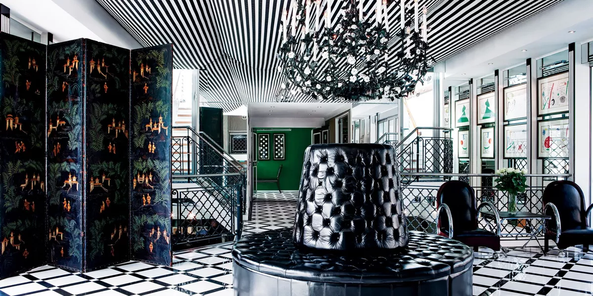 Large Trafalgar Reverie Lobby