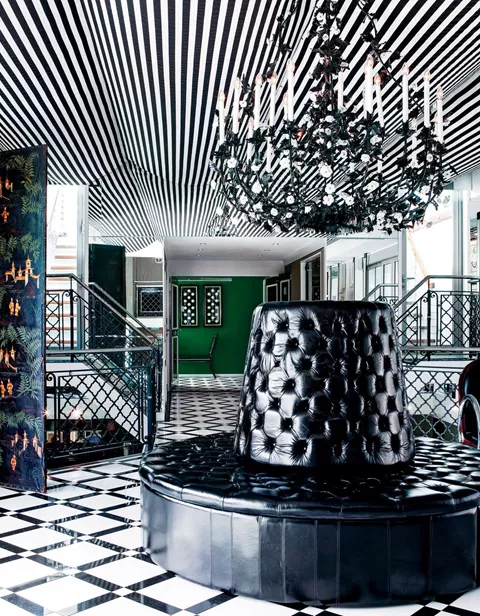 Large Trafalgar Reverie Lobby