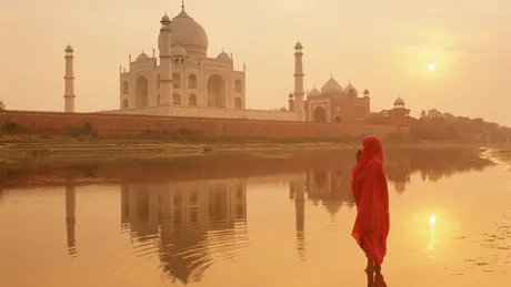 Sunrise over Taj Mahal in Agra, India