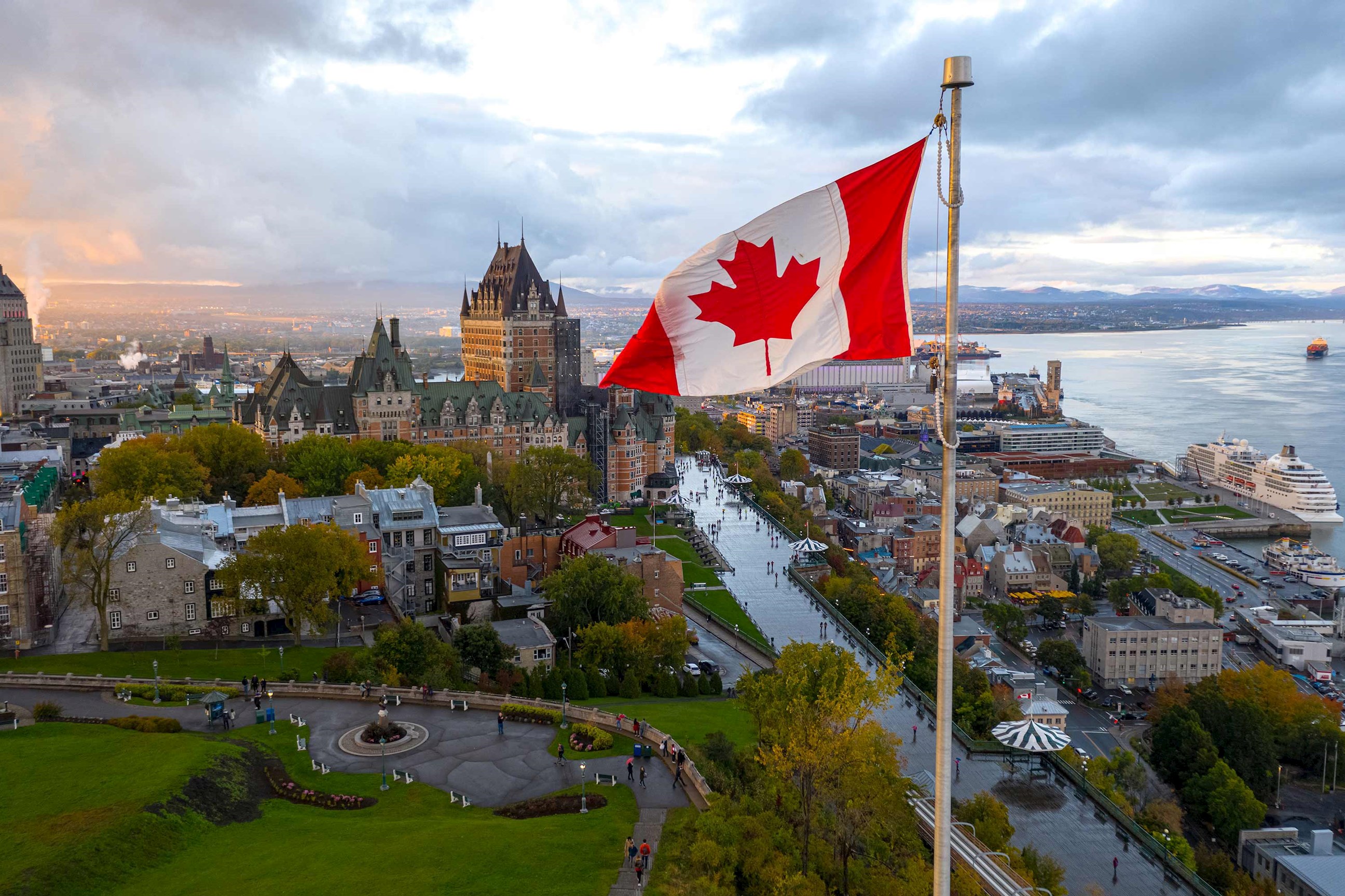 flag-old-quebec-city-canada.jpg