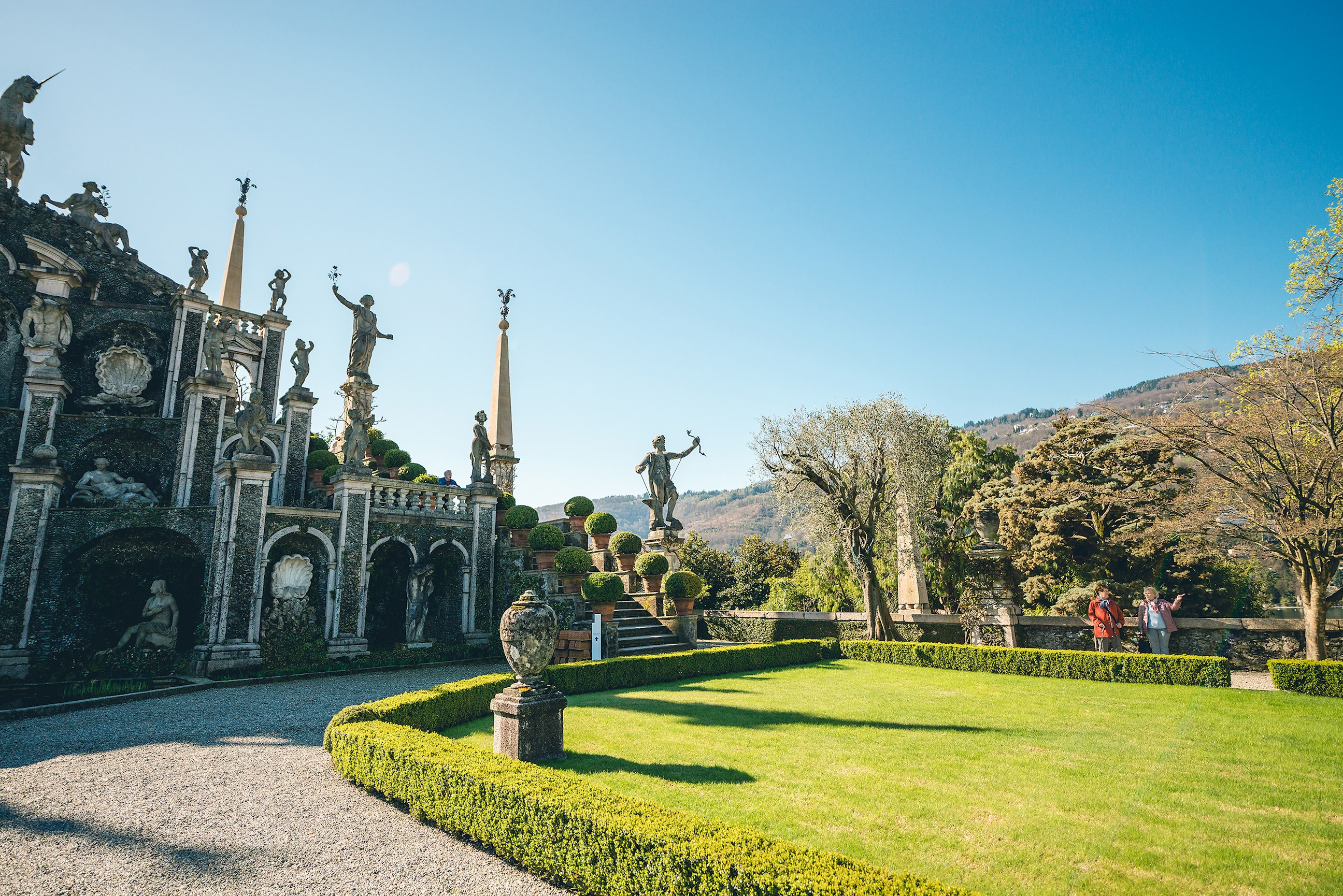 italian-lakes-palazzo-borromeo-isola-bella-italy.jpg