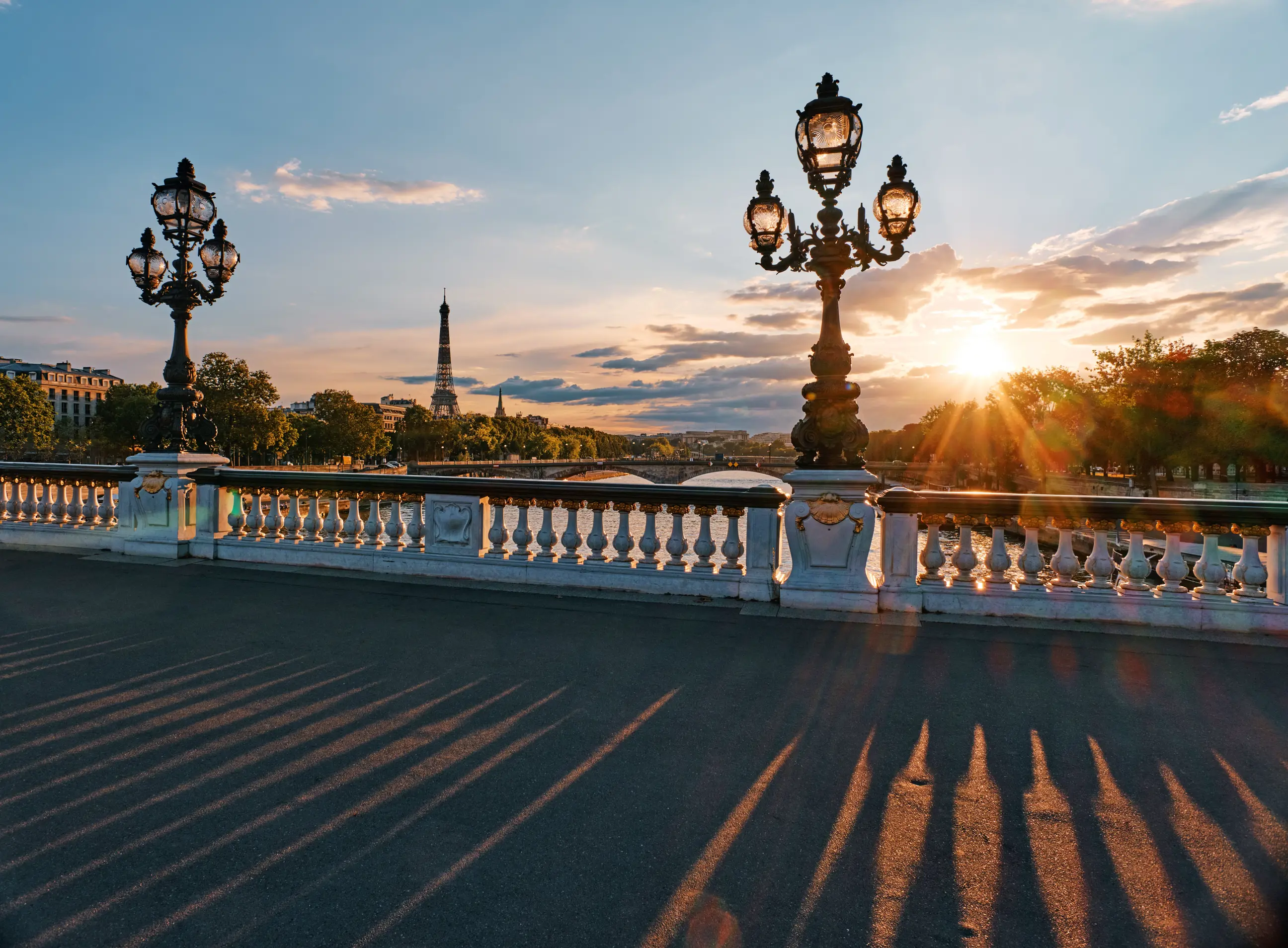 day-hero-eiffel-tower-paris-france.webp