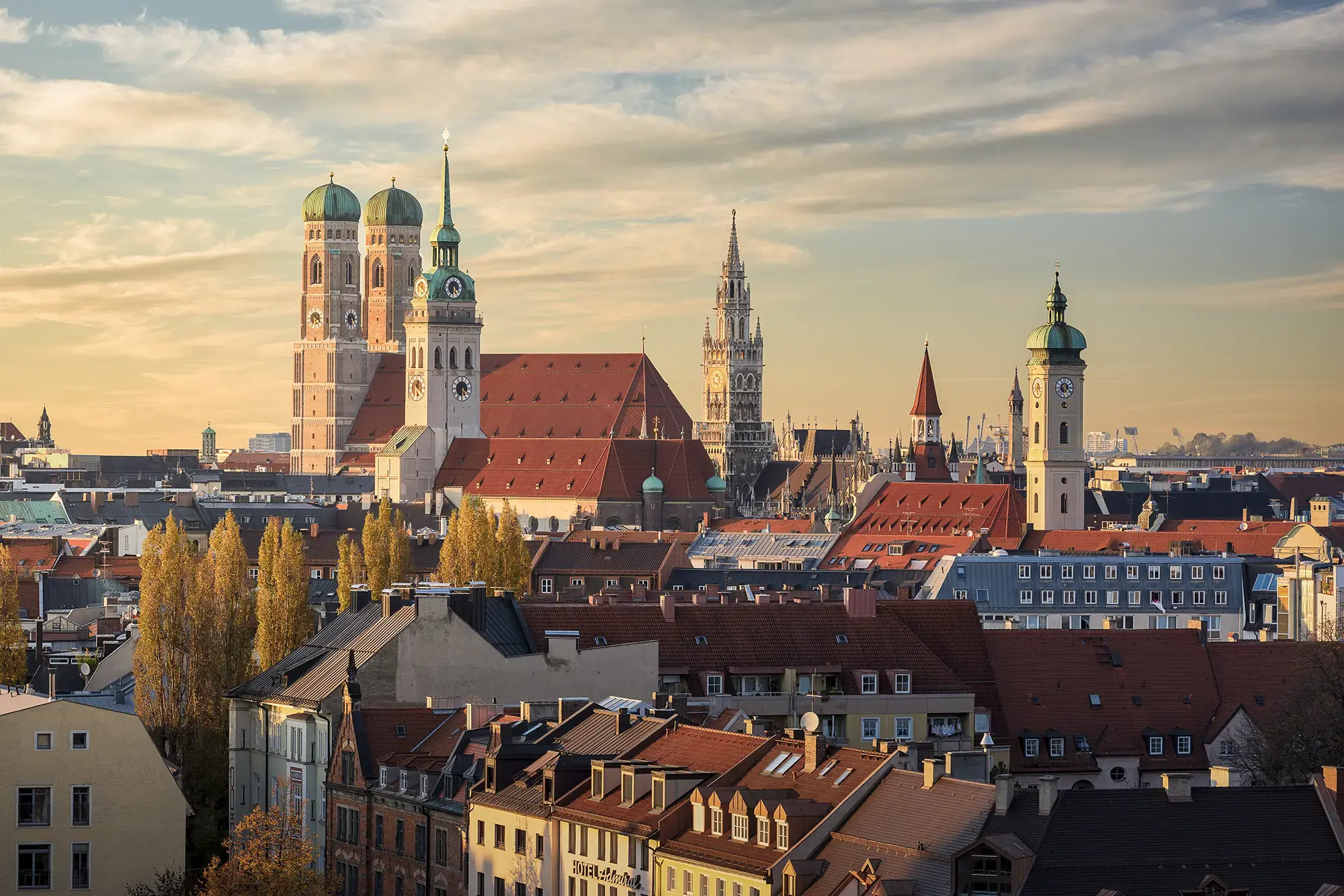 day-hero-historical-centre-munich-germany.webp
