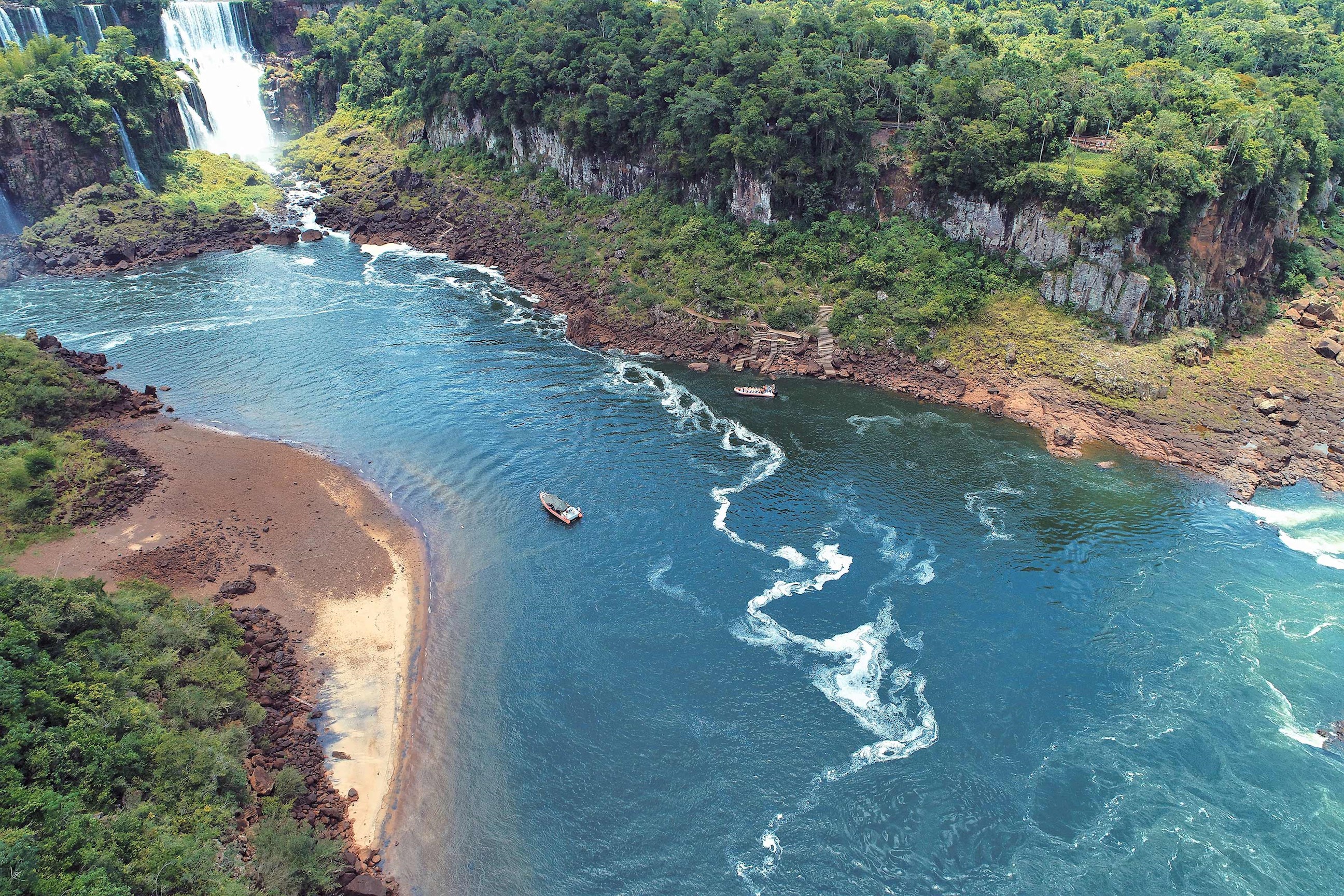 boat-iguassu-falls-argentina.jpg