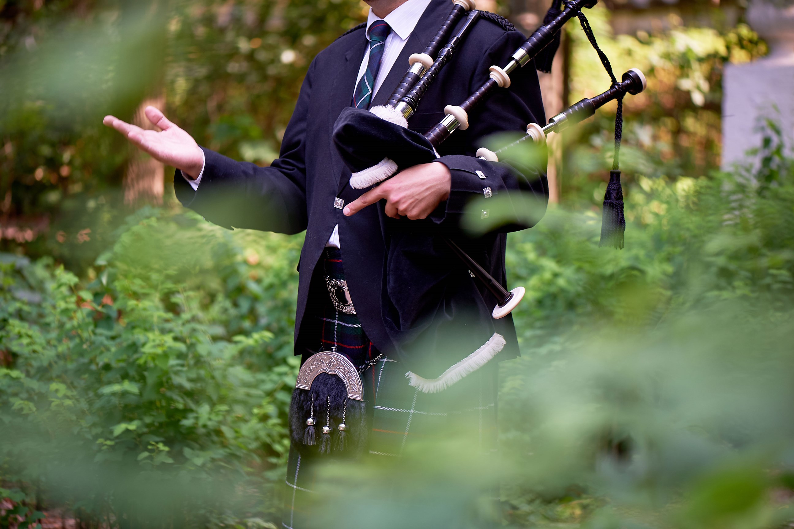 enjoy-ceilidh-evening-dinner-see-scottish-piper-ghillie-dhu-scotland.jpg