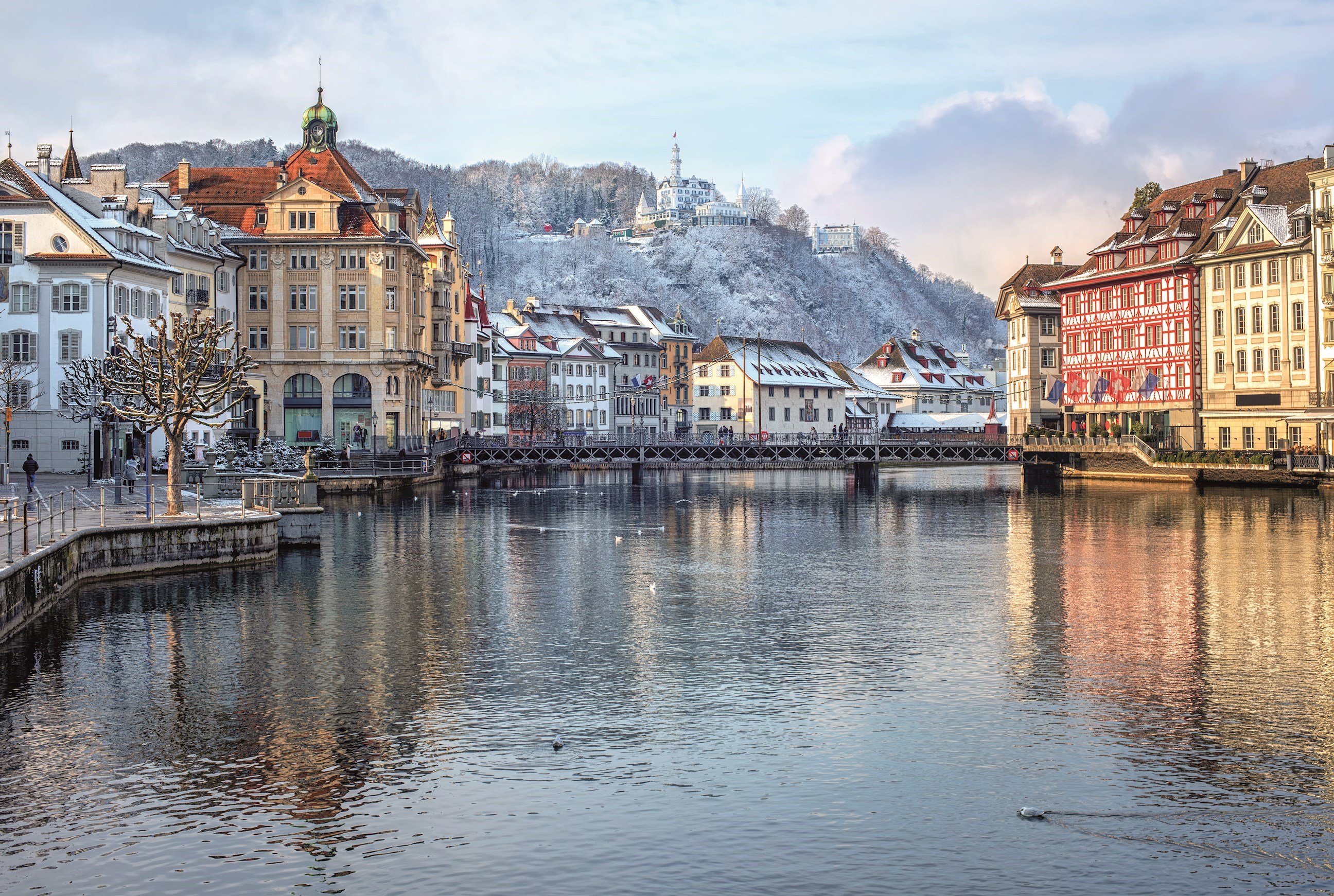 winter-chapel-bridge-lucerne-switzerland.jpg