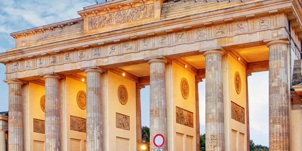Brandenburggate in Berlin by night