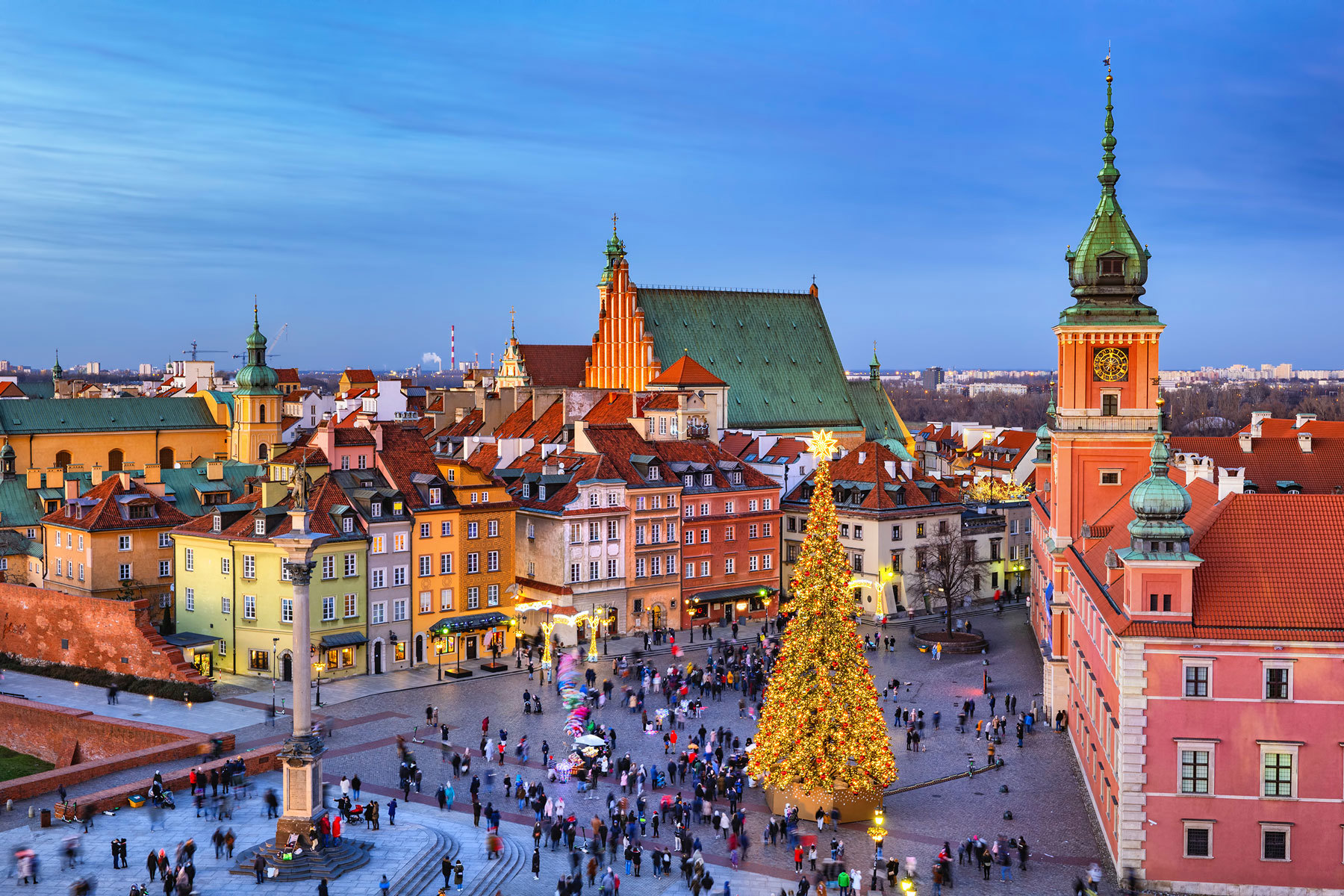 christmas-evening-at-castle-square-warsaw-poland.jpg