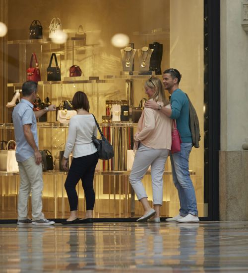 people window shopping