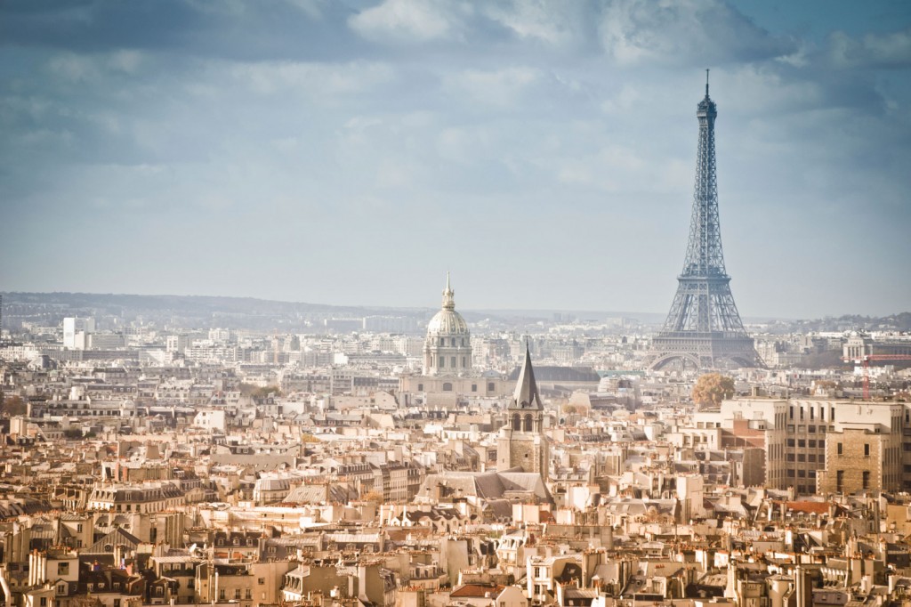 The Eiffel tower seen across the Paris syline